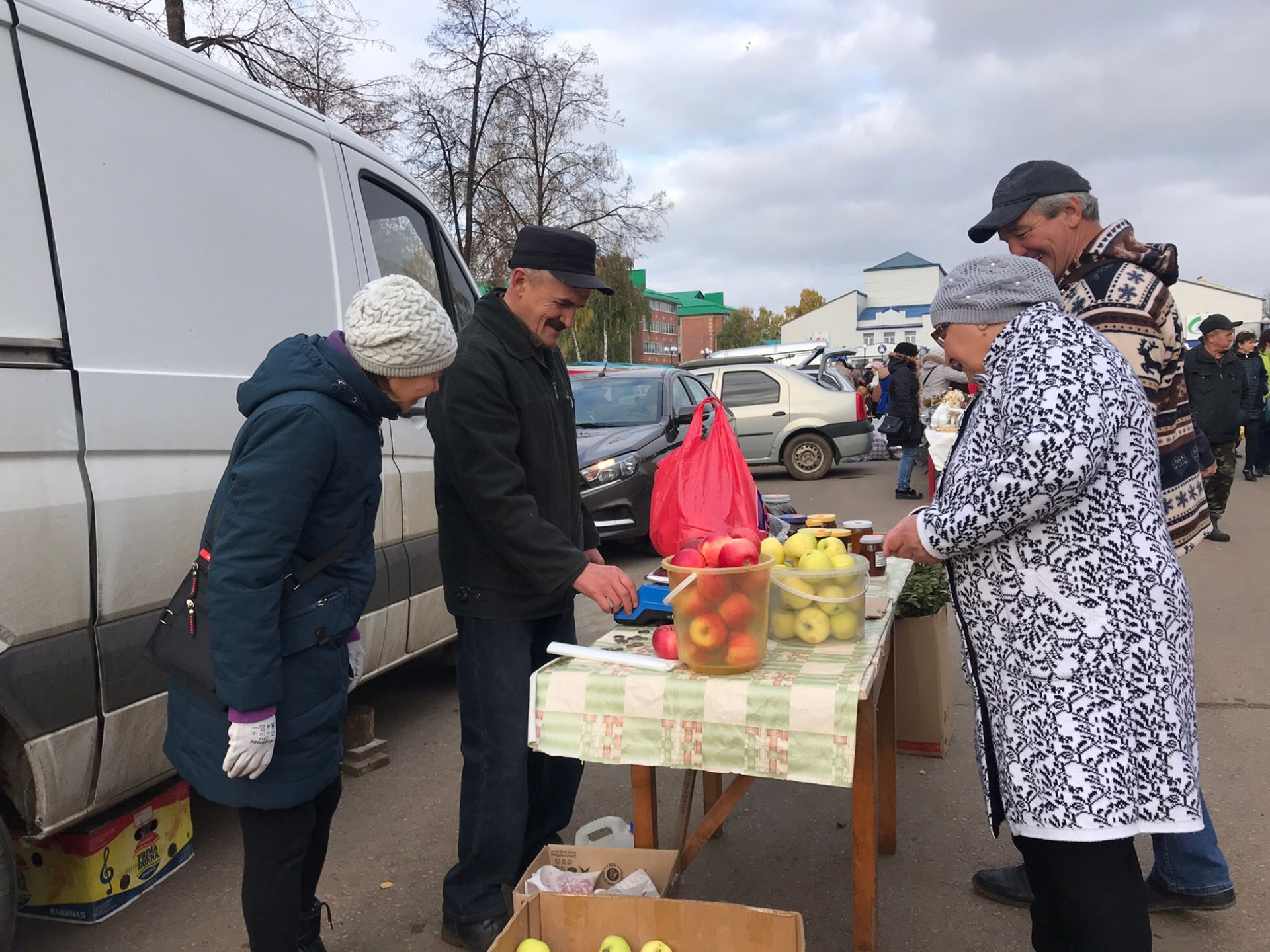 В Мамадыше прошла первая сельскохозяйственная ярмарка этого сезона