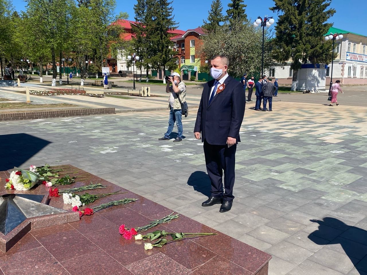 В День Победы к памятникам Мамадыша возлагают венки