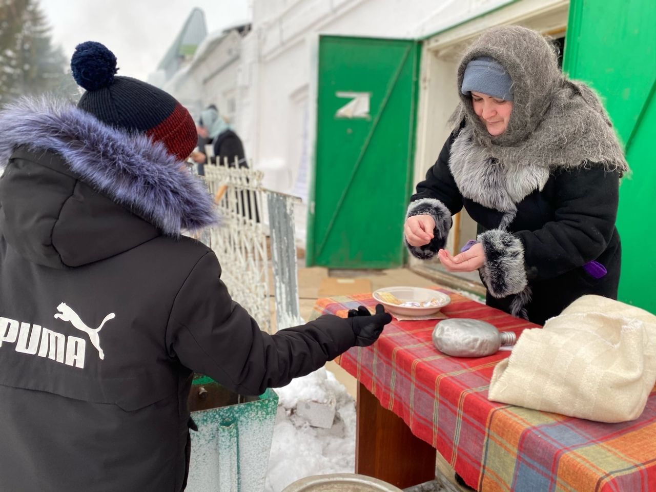 Мамадышцам раздали «блокадный паек» в память о блокаде Ленинграда