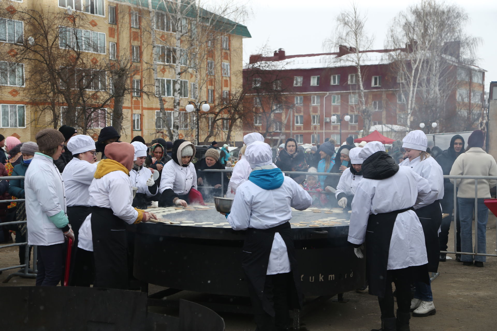 Песни, пляски, блины и сжигание чучела: в Мамадыше прошли масленичные гуляния