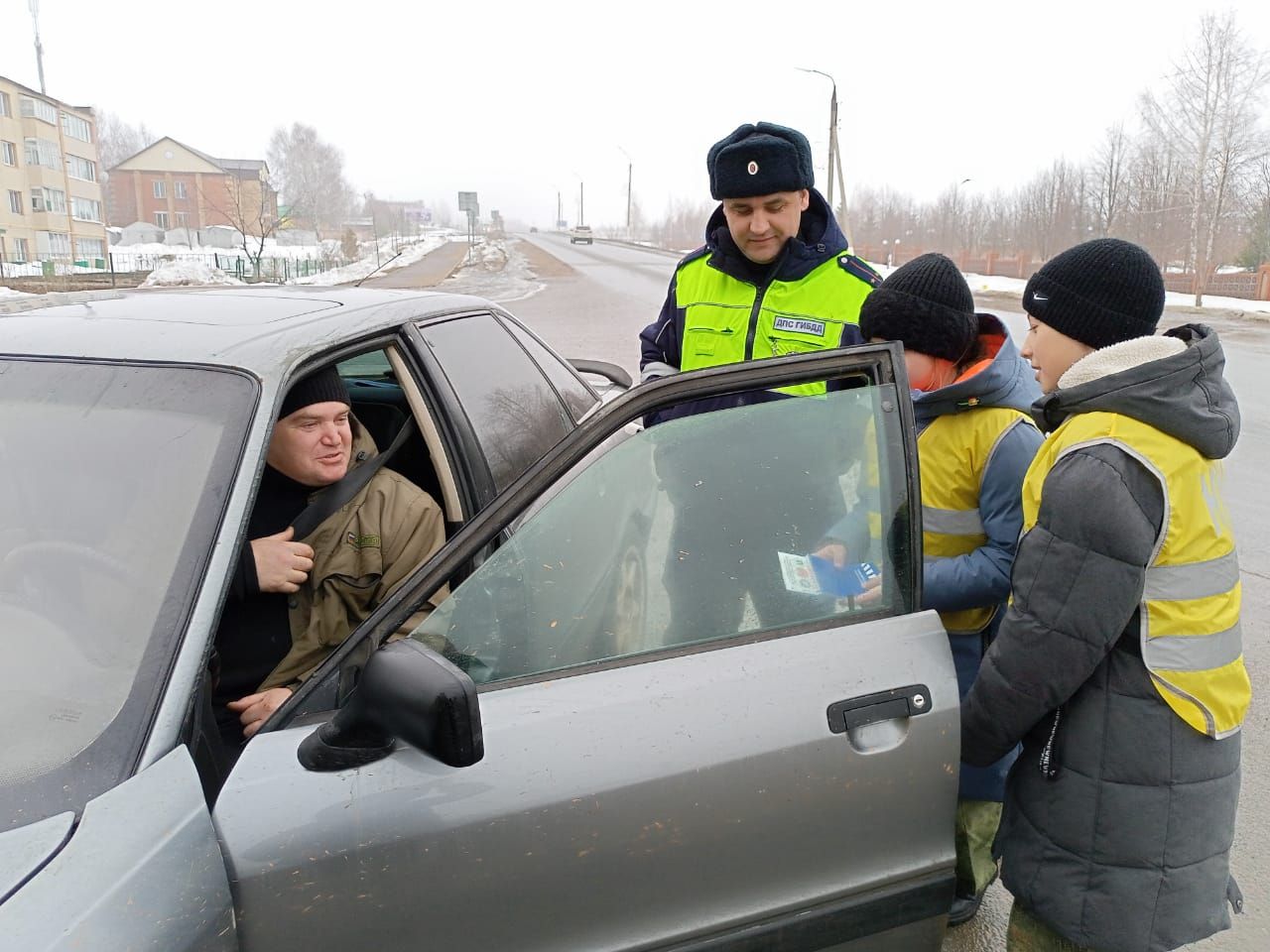 Юные инспекторы движения призвали мамадышских водителей соблюдать ПДД