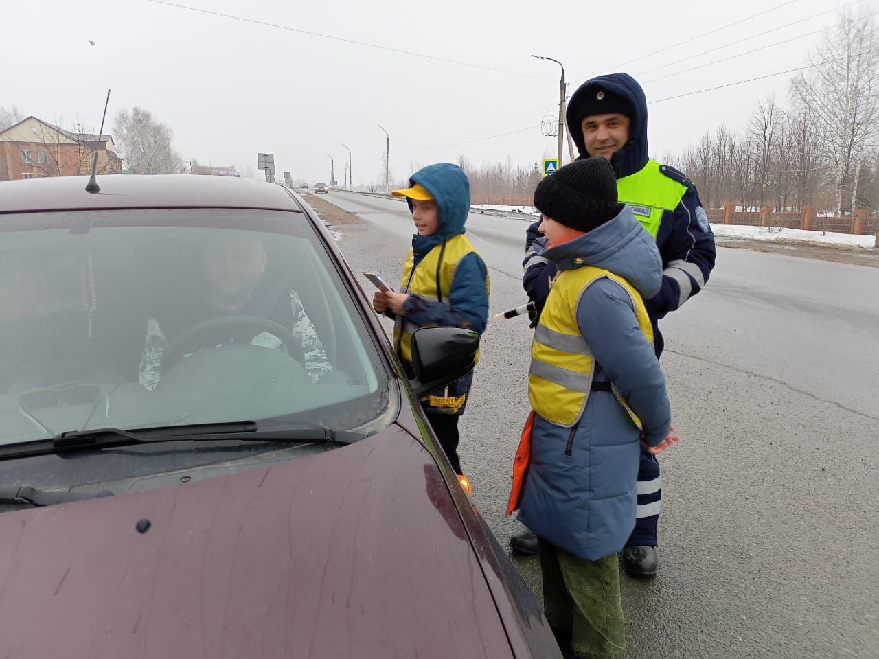 Юные инспекторы движения призвали мамадышских водителей соблюдать ПДД