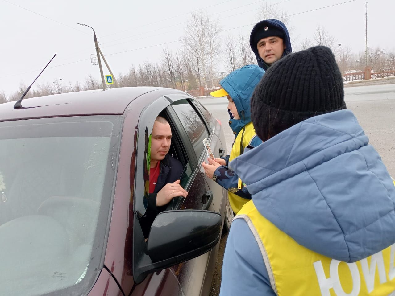 Юные инспекторы движения призвали мамадышских водителей соблюдать ПДД