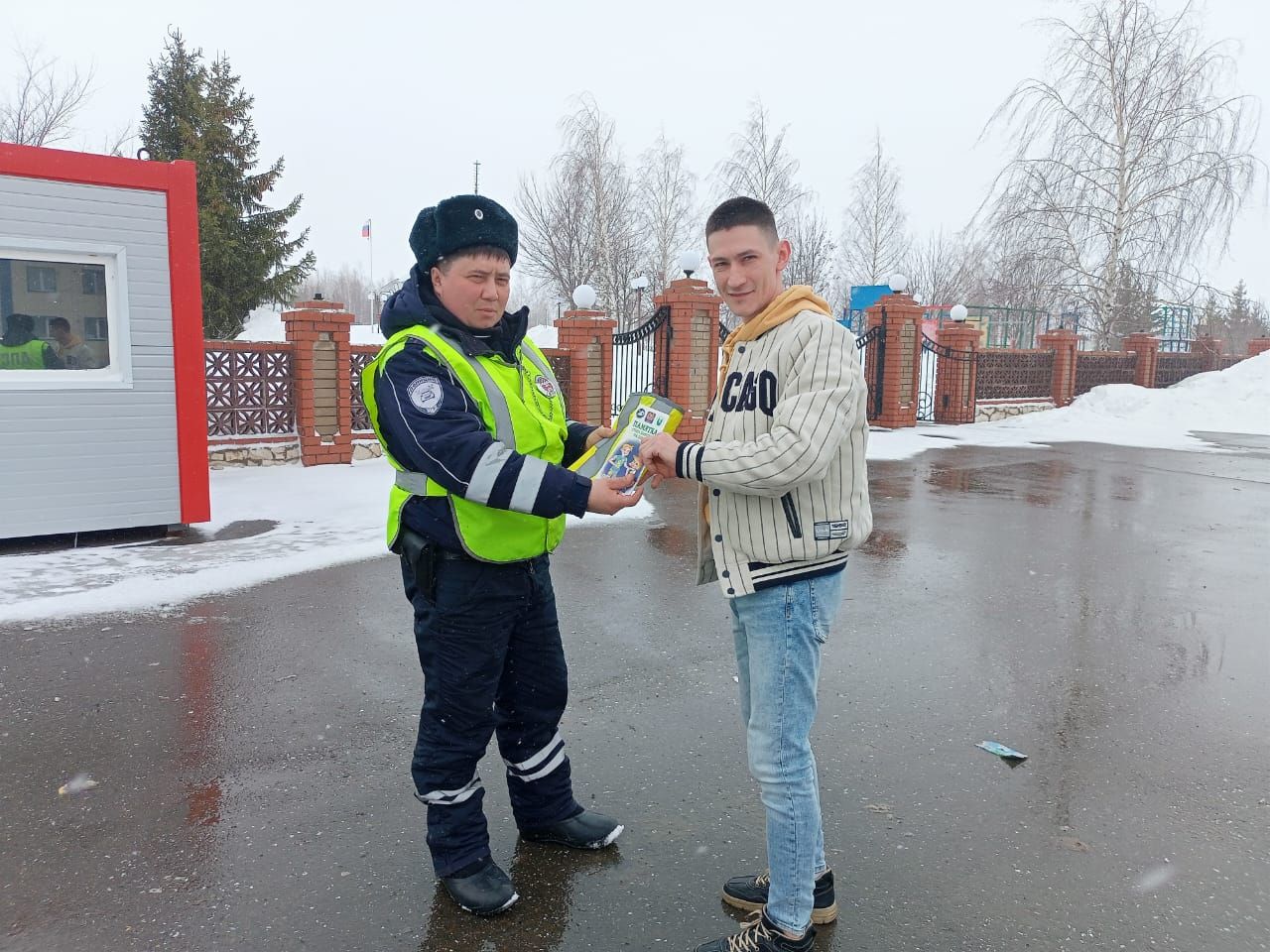 В Мамадыше прошла акция «Будь ярче»