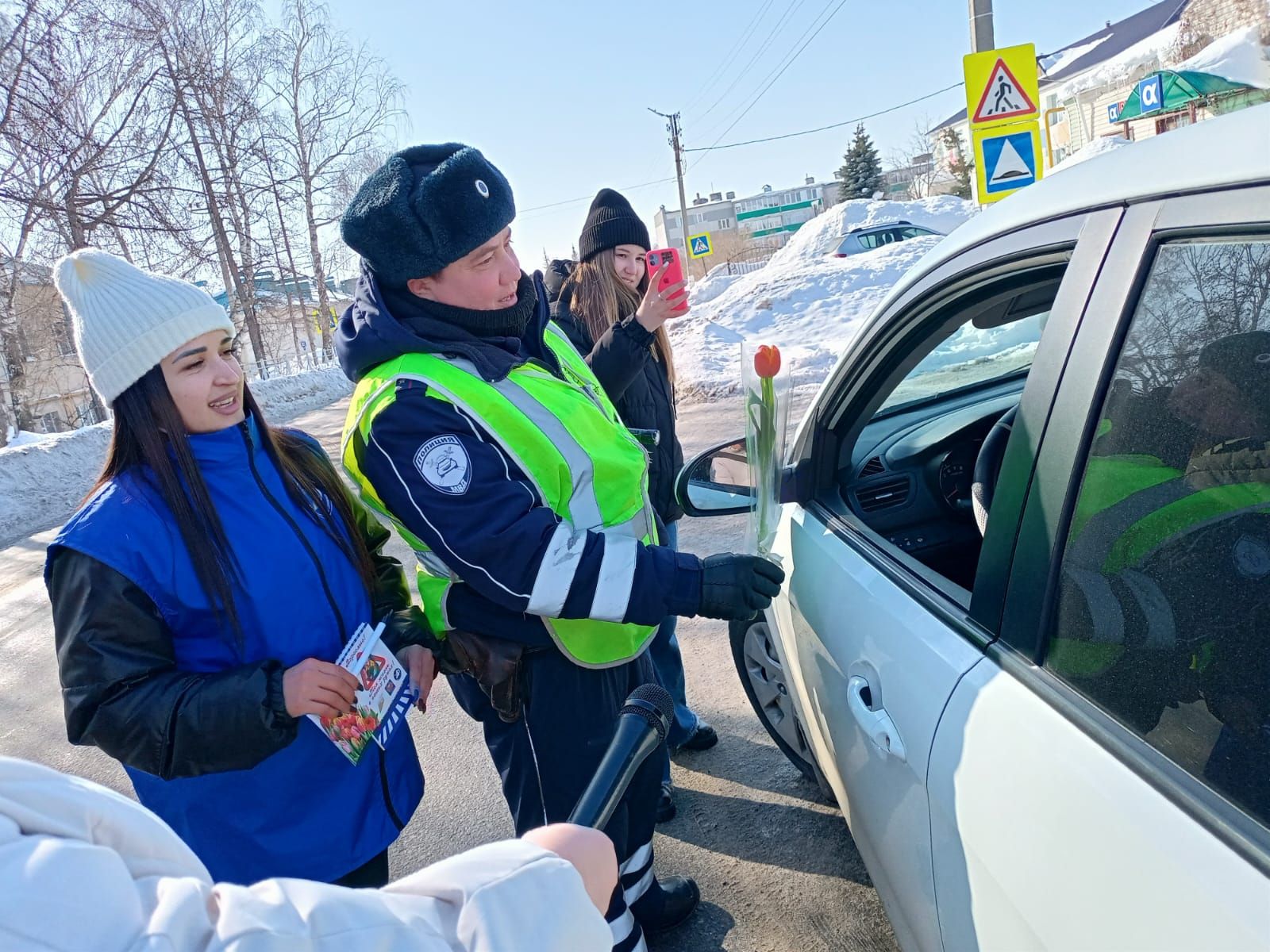 Поздравления с первым праздником весны получили мамадышские автоледи