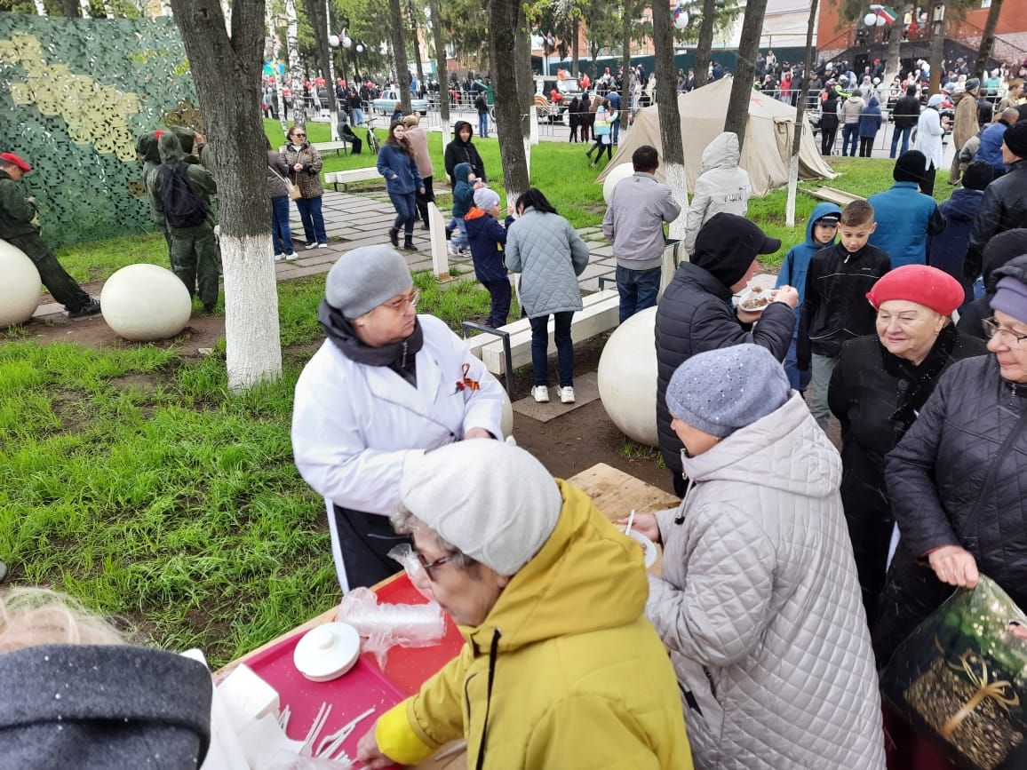 Более тысячи мамадышцев испробовали солдатскую кашу