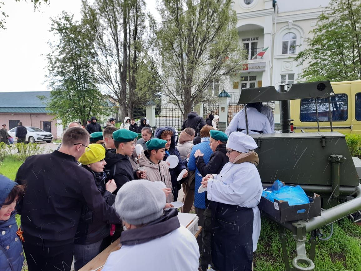 Более тысячи мамадышцев испробовали солдатскую кашу