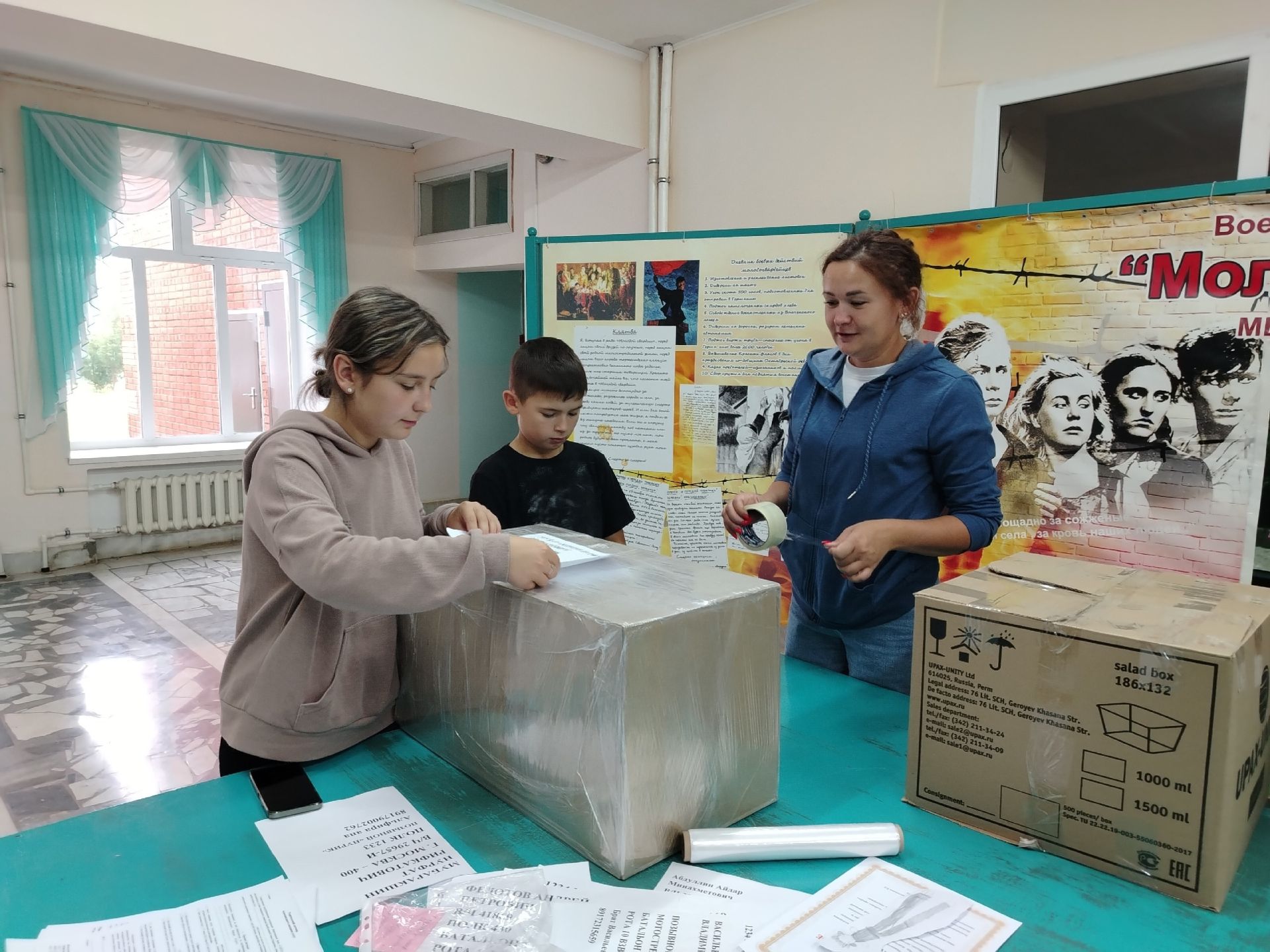 Активисты Таканышской школы продолжают собирать гуманитарную помощь