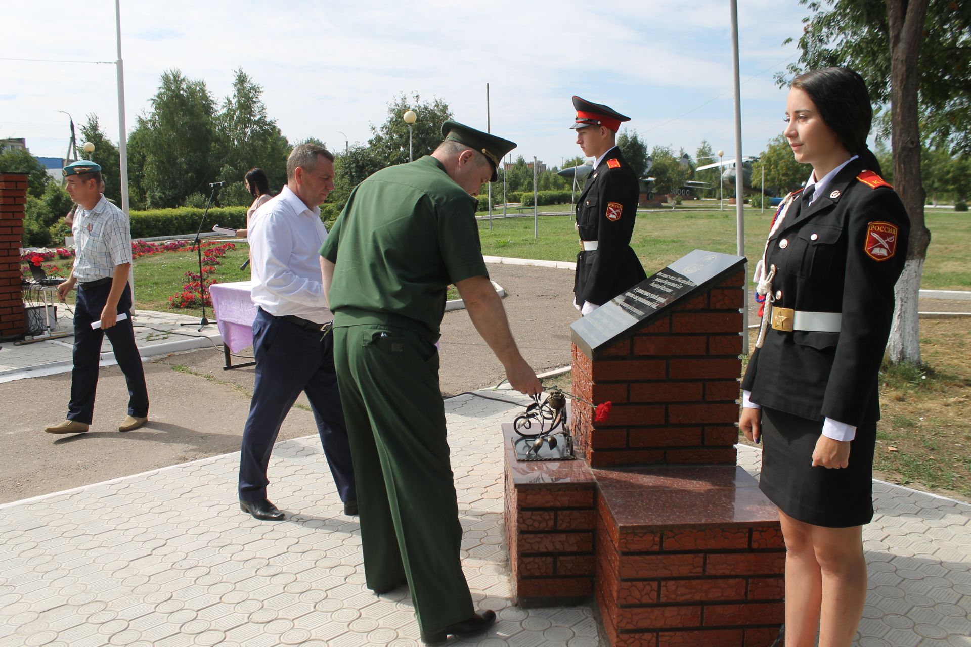 В Мамадыше отметили День ВДВ и открыли памятник