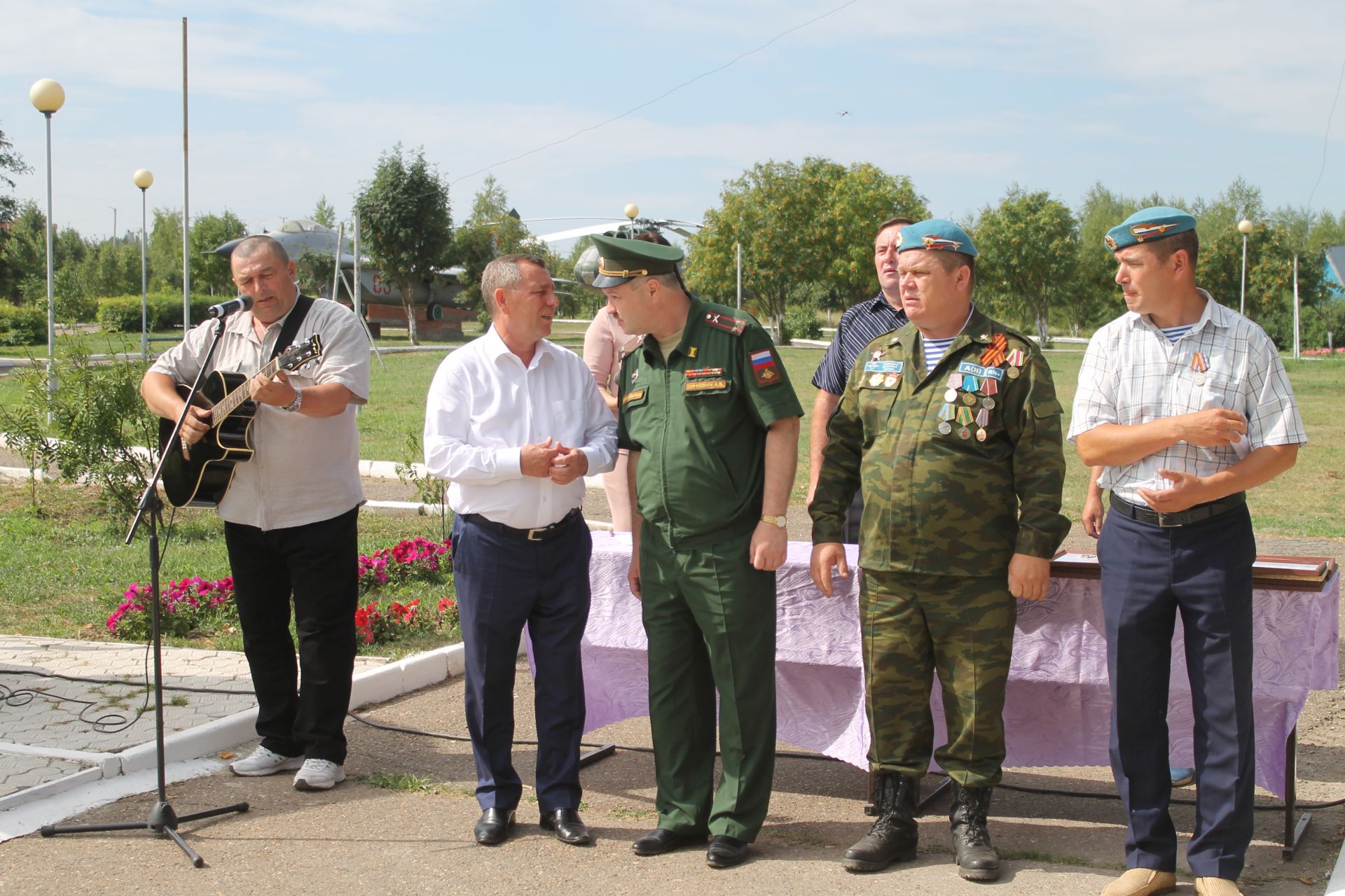 В Мамадыше отметили День ВДВ и открыли памятник