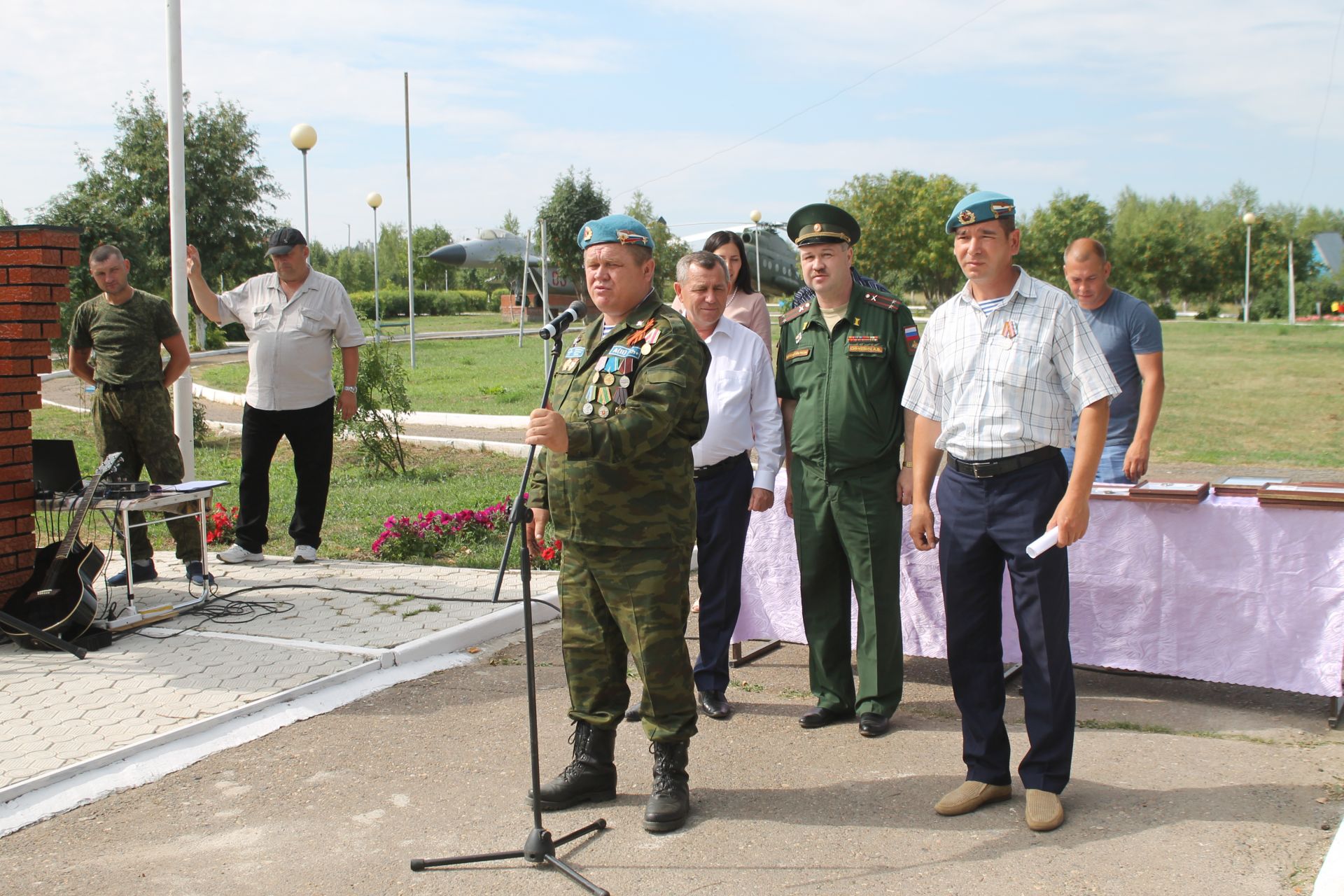 В Мамадыше отметили День ВДВ и открыли памятник