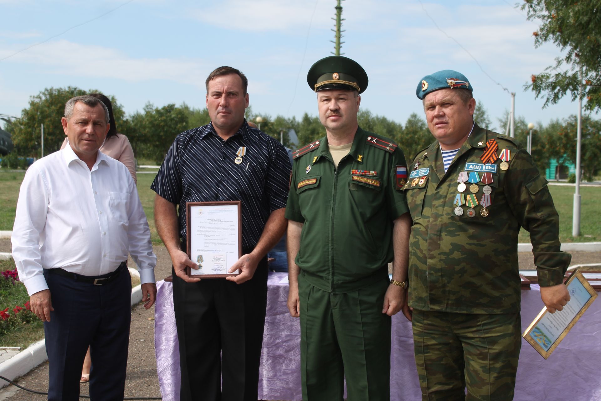 В Мамадыше отметили День ВДВ и открыли памятник