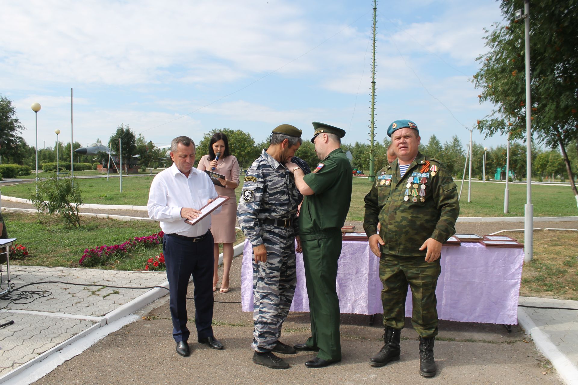 В Мамадыше отметили День ВДВ и открыли памятник