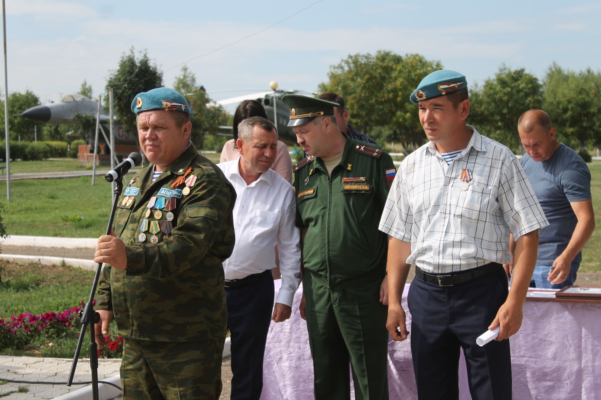 В Мамадыше отметили День ВДВ и открыли памятник