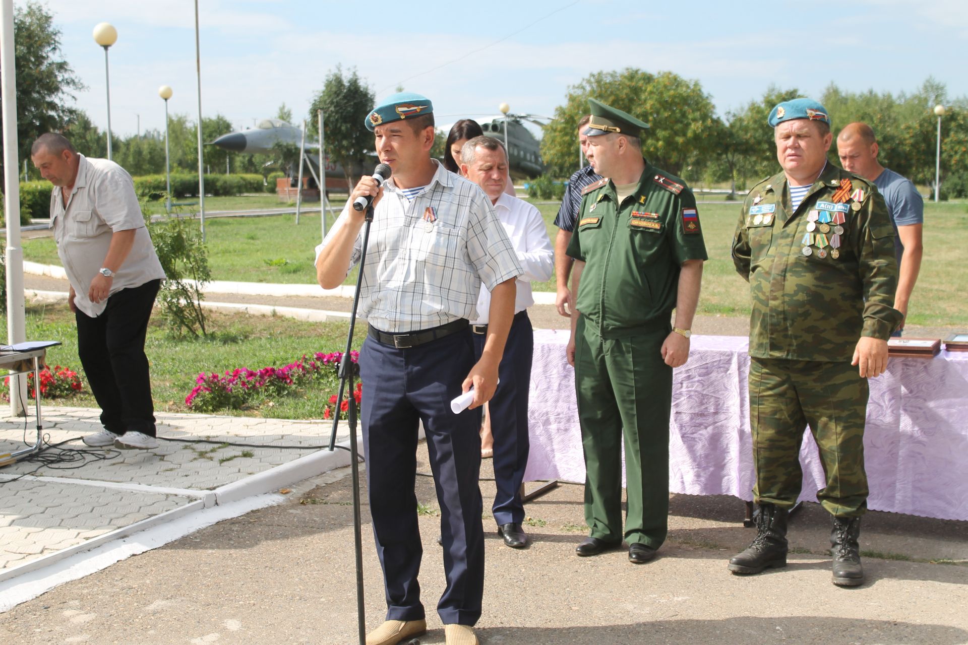 В Мамадыше отметили День ВДВ и открыли памятник