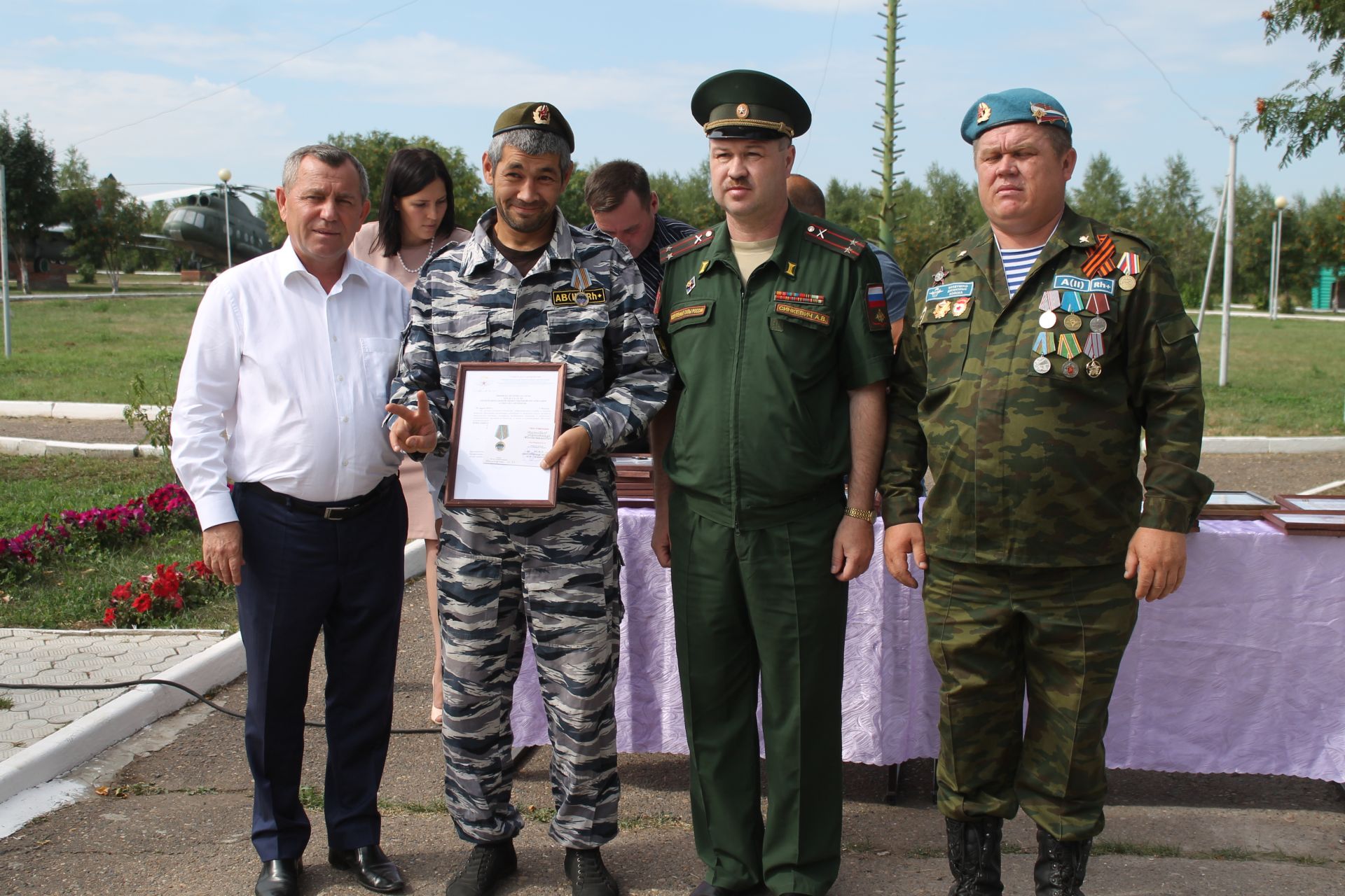 В Мамадыше отметили День ВДВ и открыли памятник