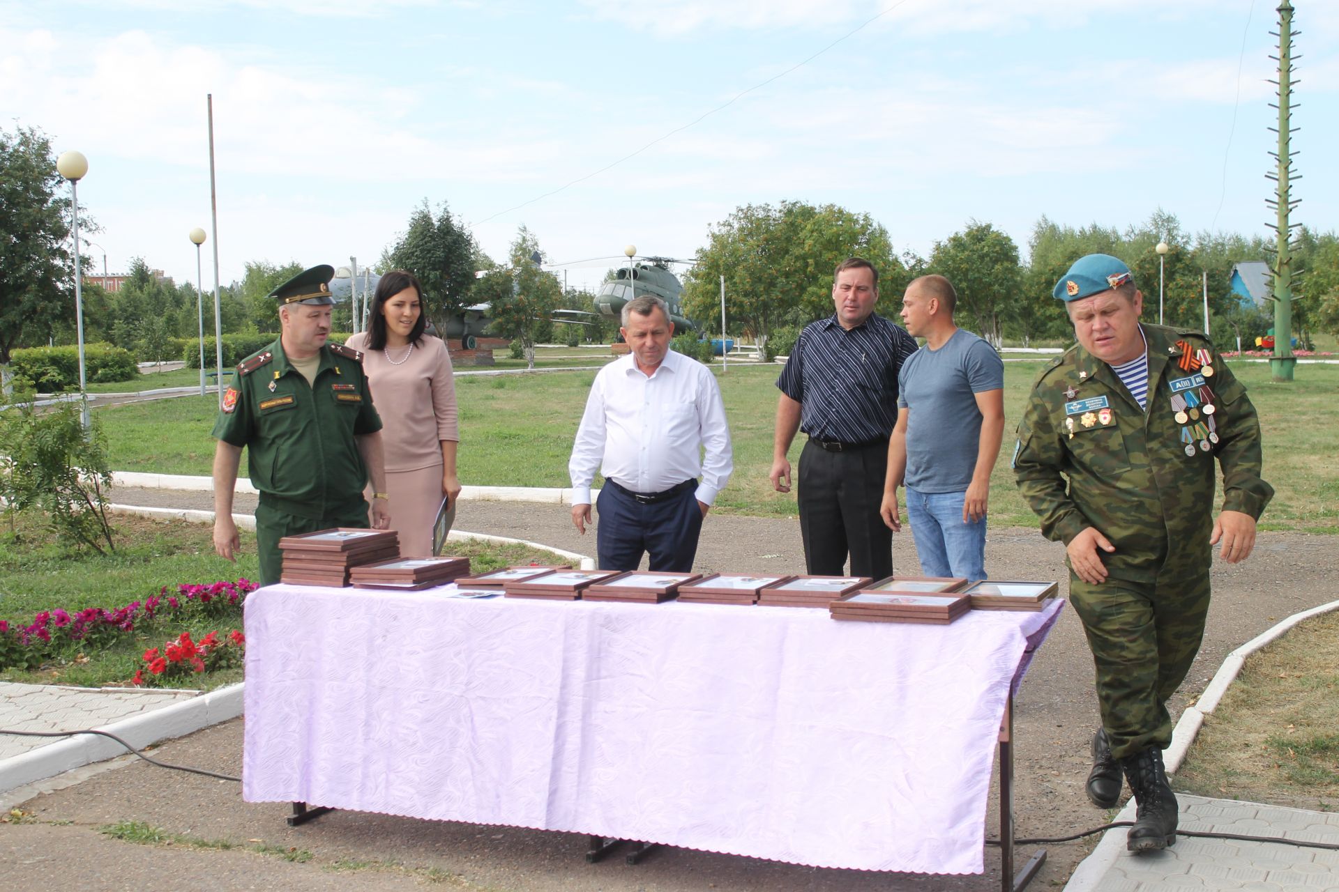 В Мамадыше отметили День ВДВ и открыли памятник