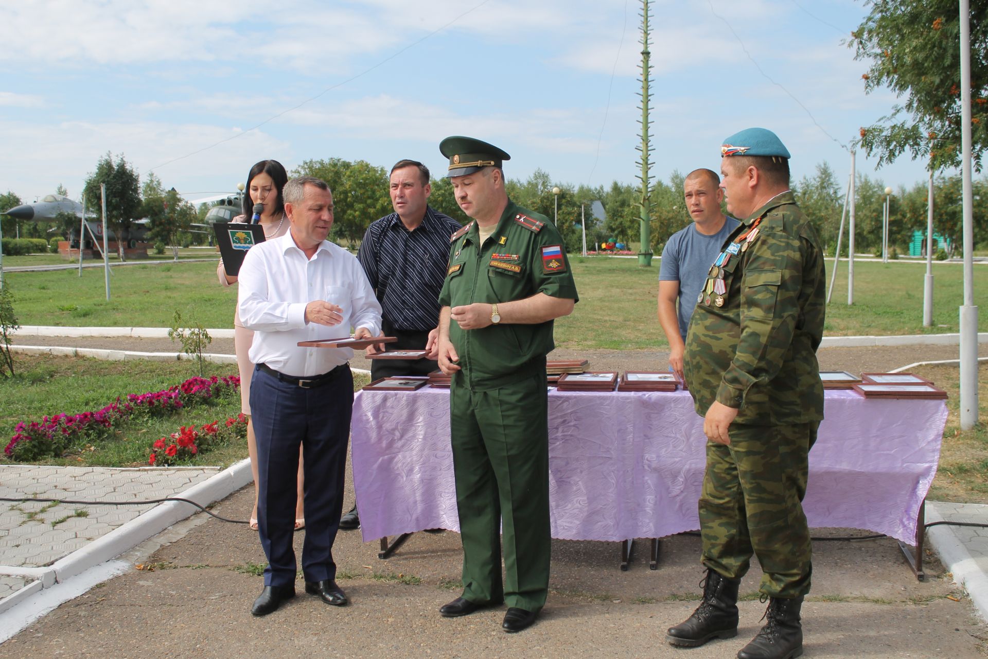 В Мамадыше отметили День ВДВ и открыли памятник