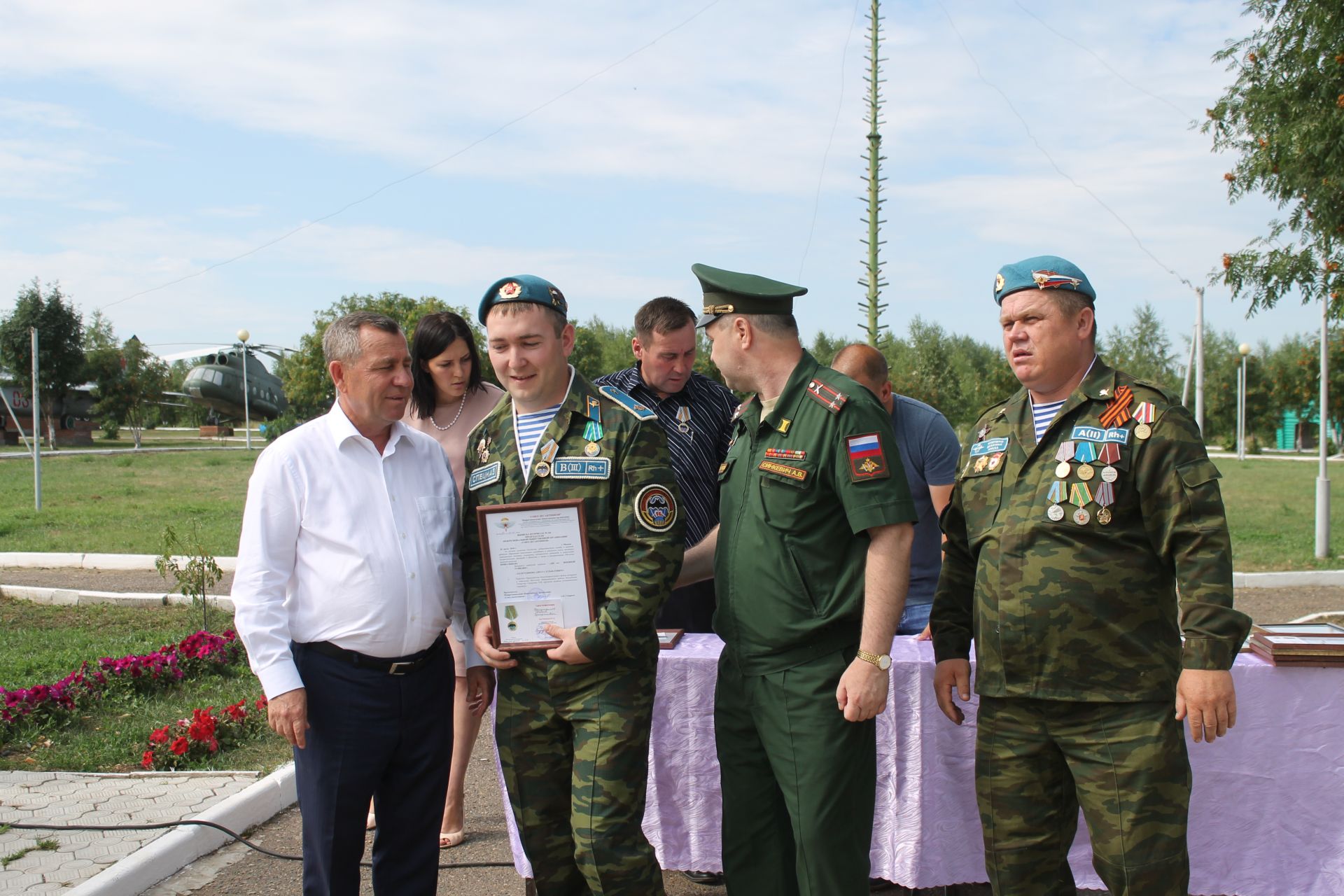 В Мамадыше отметили День ВДВ и открыли памятник