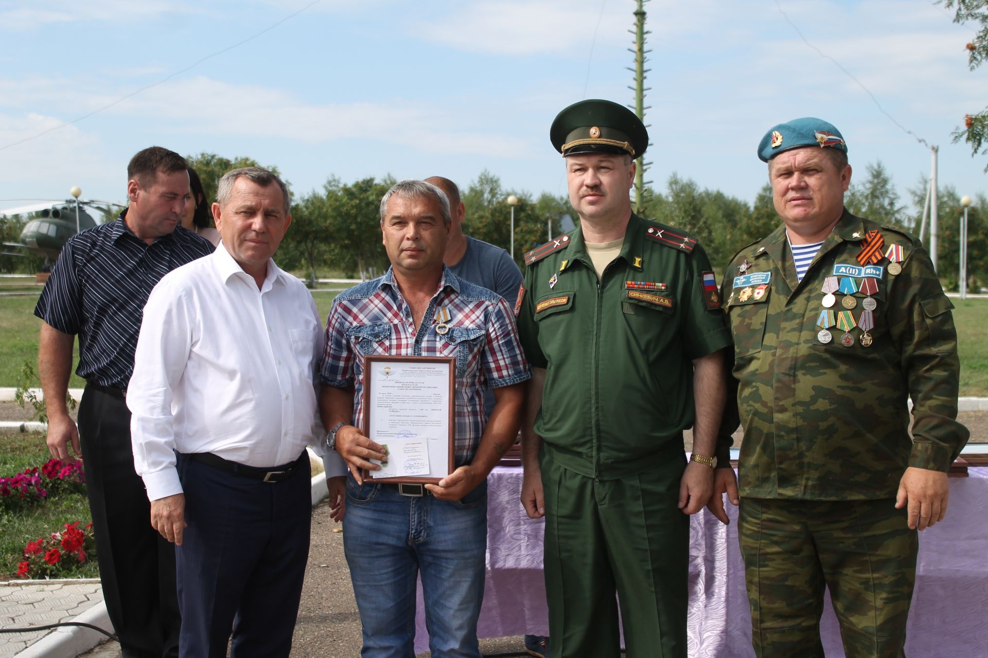 В Мамадыше отметили День ВДВ и открыли памятник