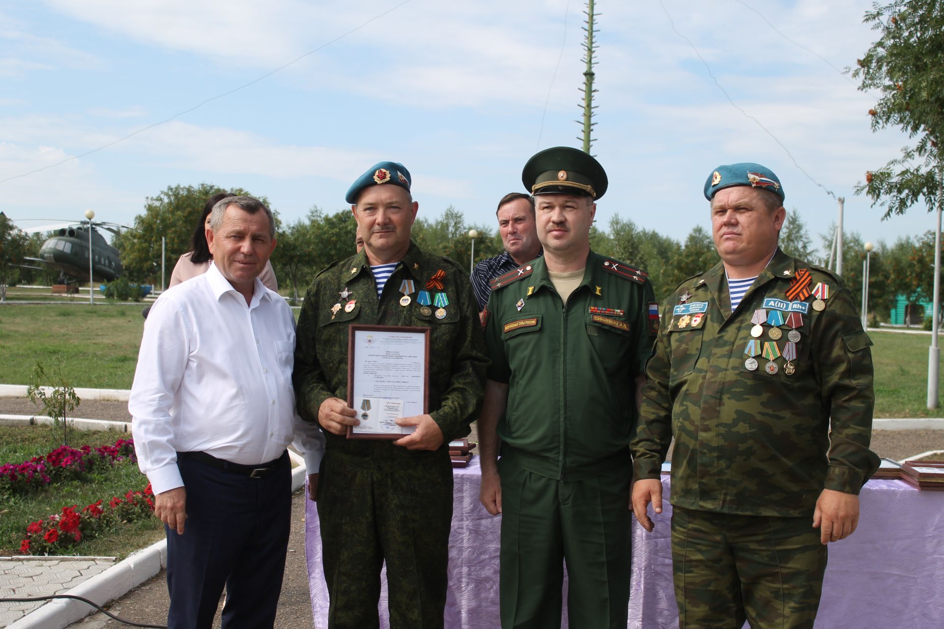 В Мамадыше отметили День ВДВ и открыли памятник