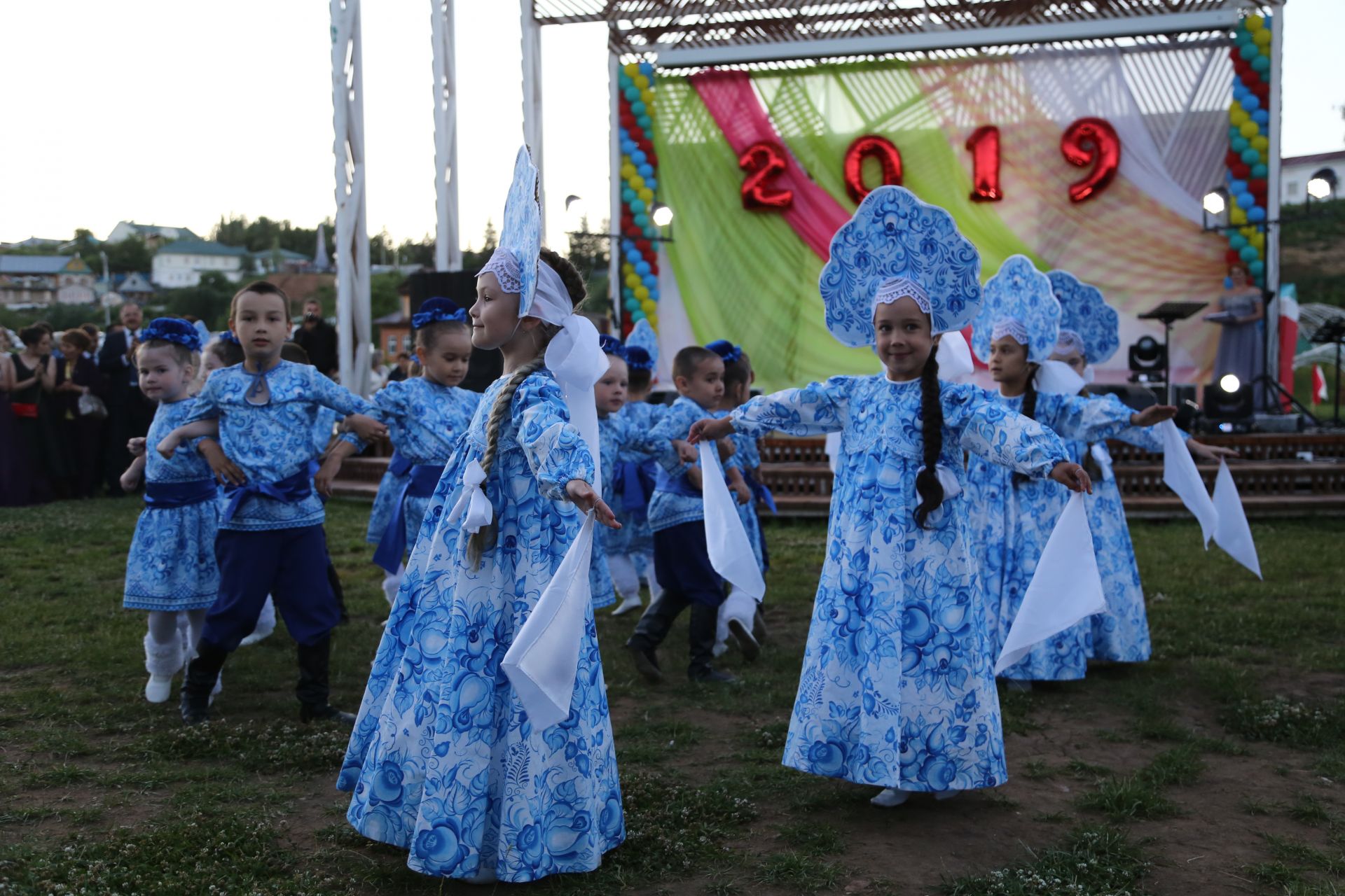 Фоторепортаж с выпускного в сквере "Яшьлек". Часть 1.