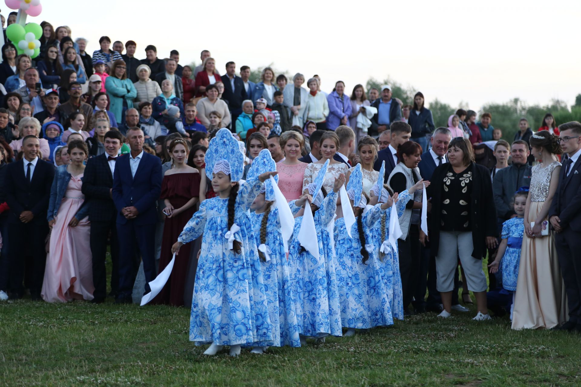 Фоторепортаж с выпускного в сквере "Яшьлек". Часть 1.