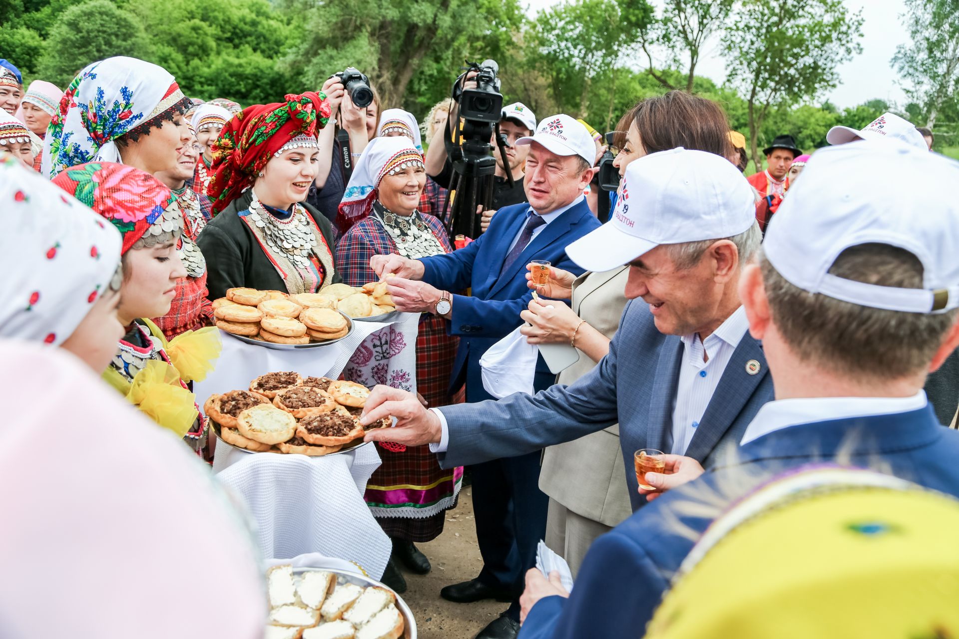 Гырон Быдтон в кадре.