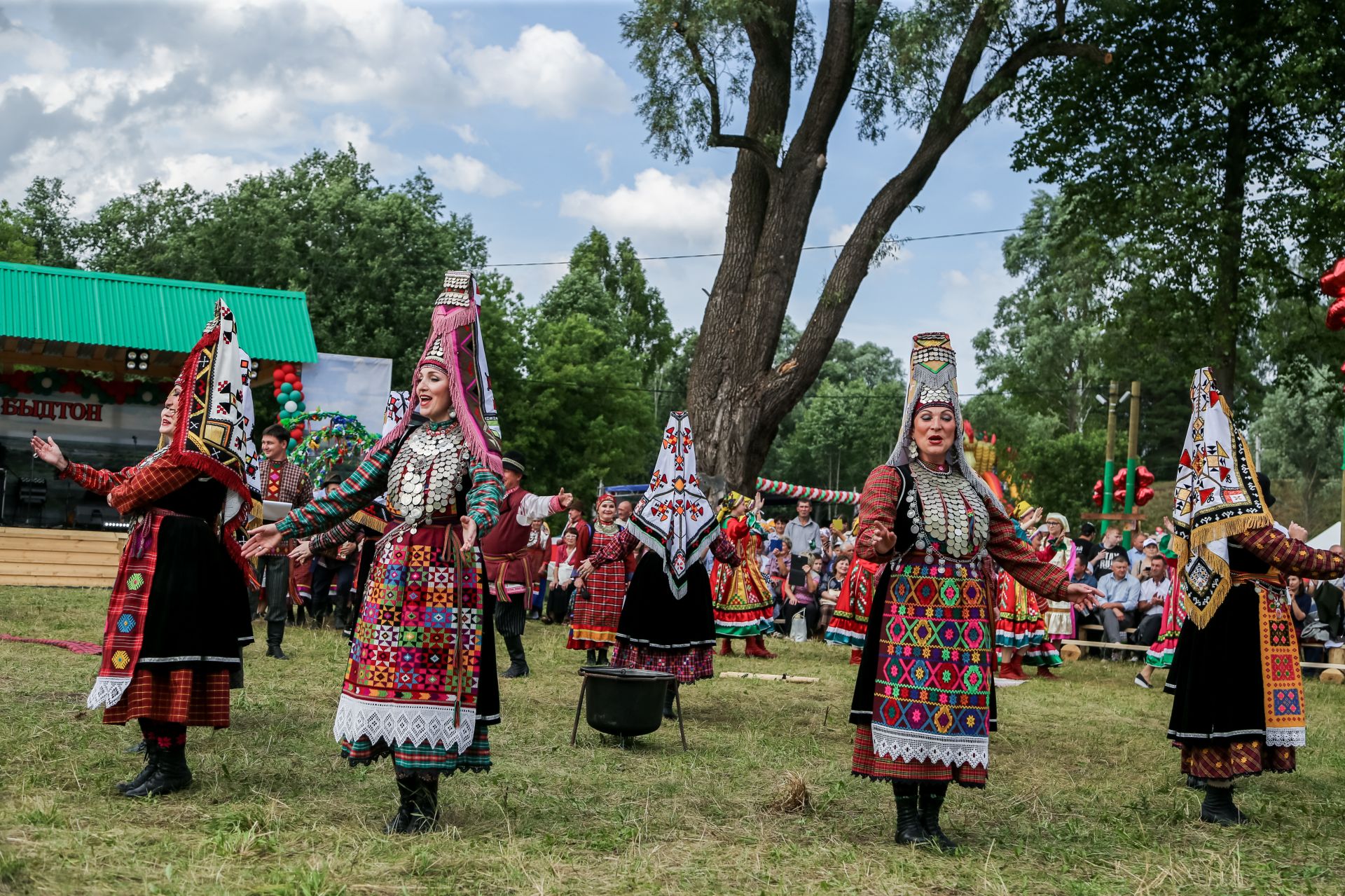 Гырон Быдтон в кадре.