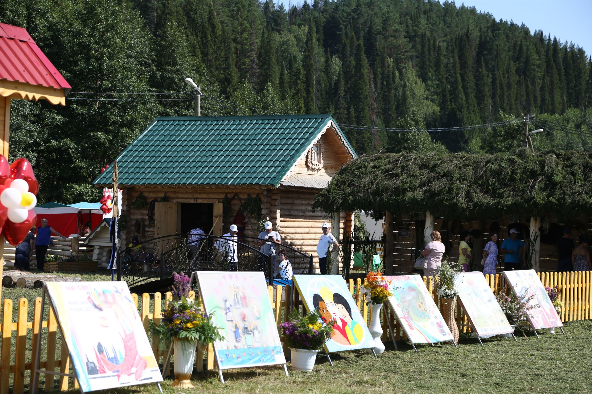 Поляна Тырлау перед праздником.