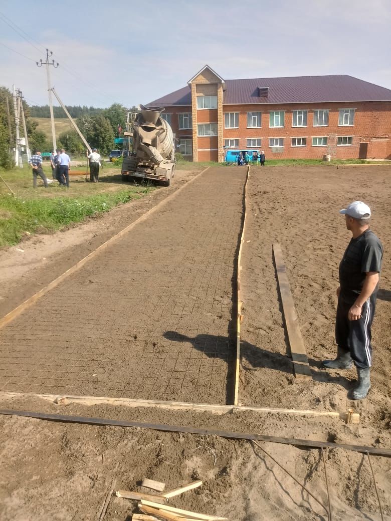 Ход строительства спортивных комплексов в селах района в объективе фотокамеры