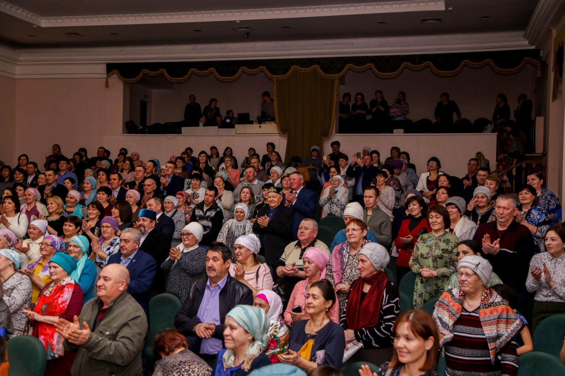 На сцене районного Дома культуры состолся благотворительный концерт