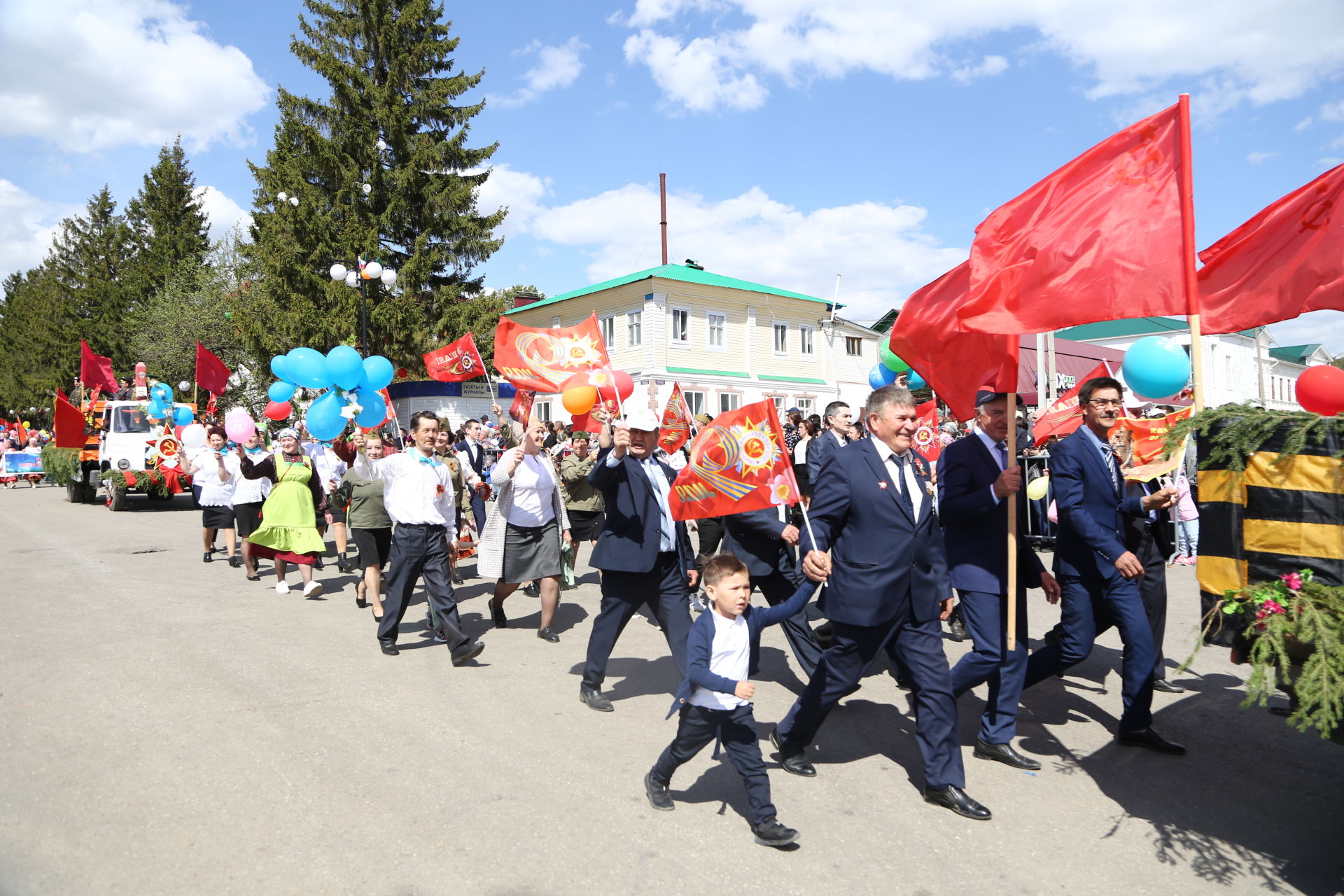 В Мамадыше отпраздновали День Победы: шествие колонн. Часть 2