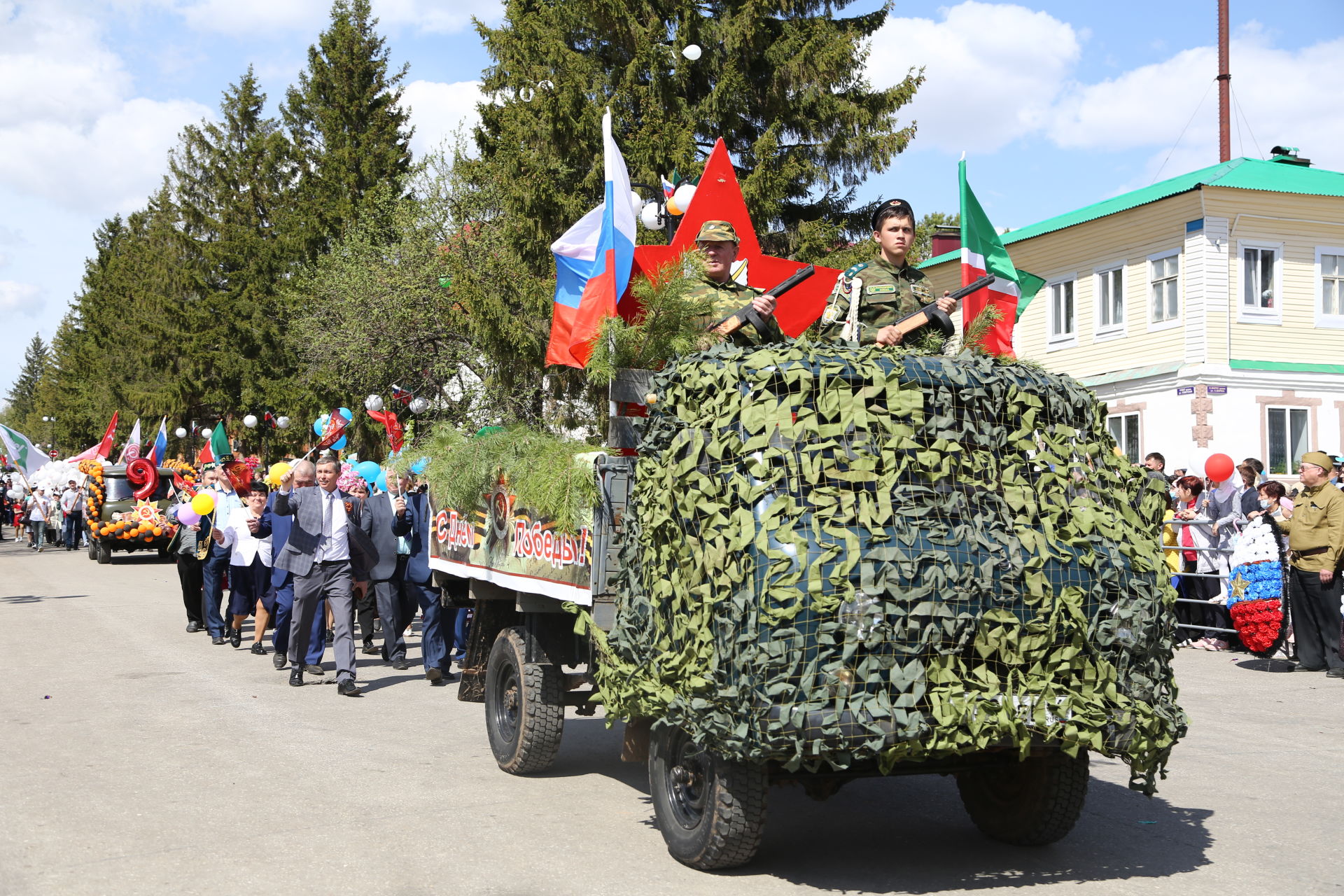 В Мамадыше отпраздновали День Победы: шествие колонн. Часть 2