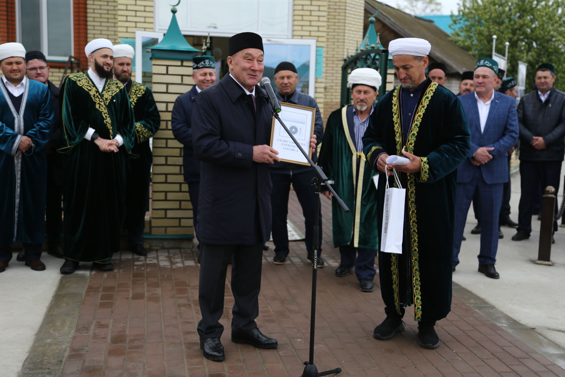 Жителям Нижних Яков подарили новую мечеть