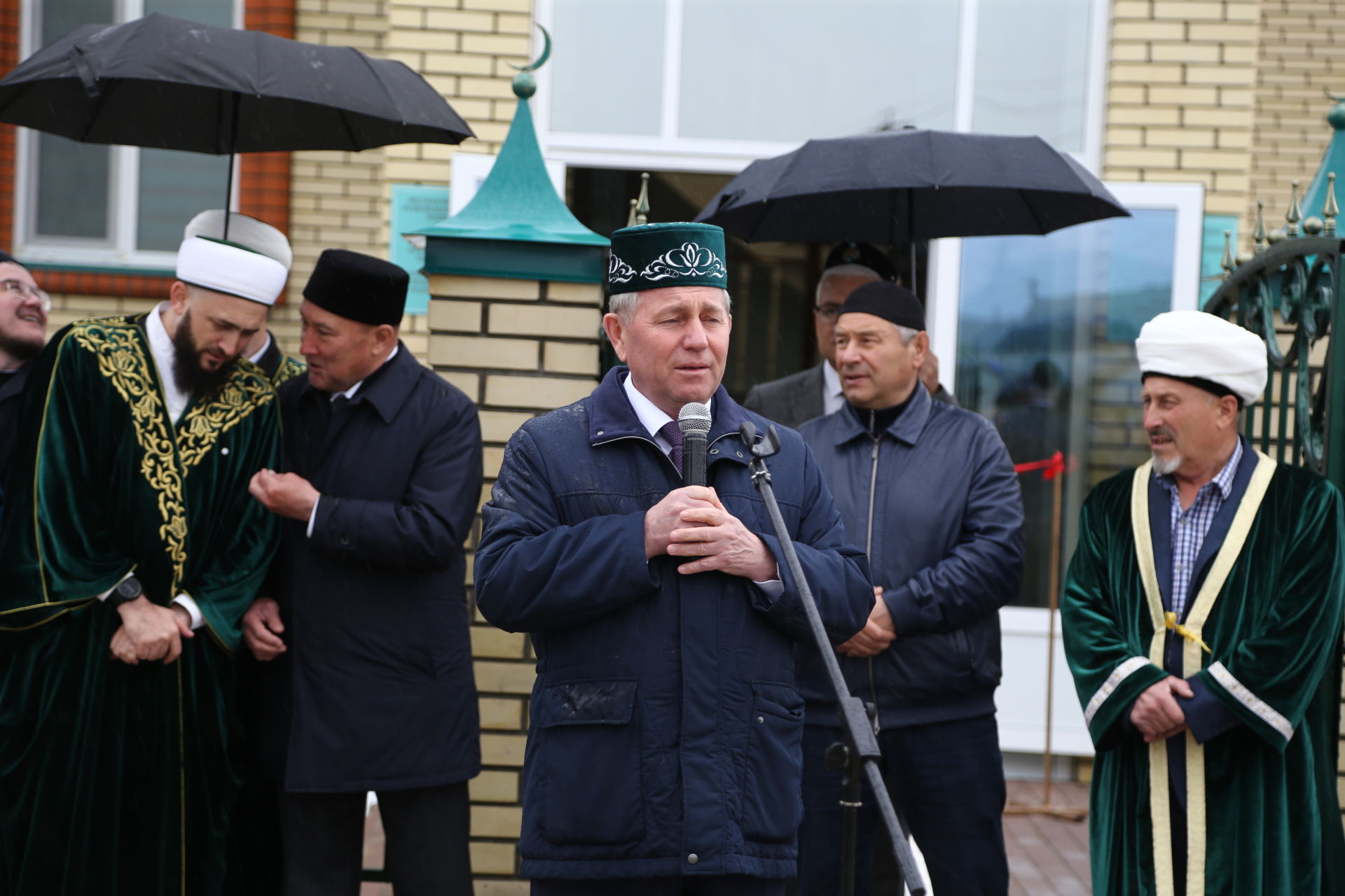 Жителям Нижних Яков подарили новую мечеть