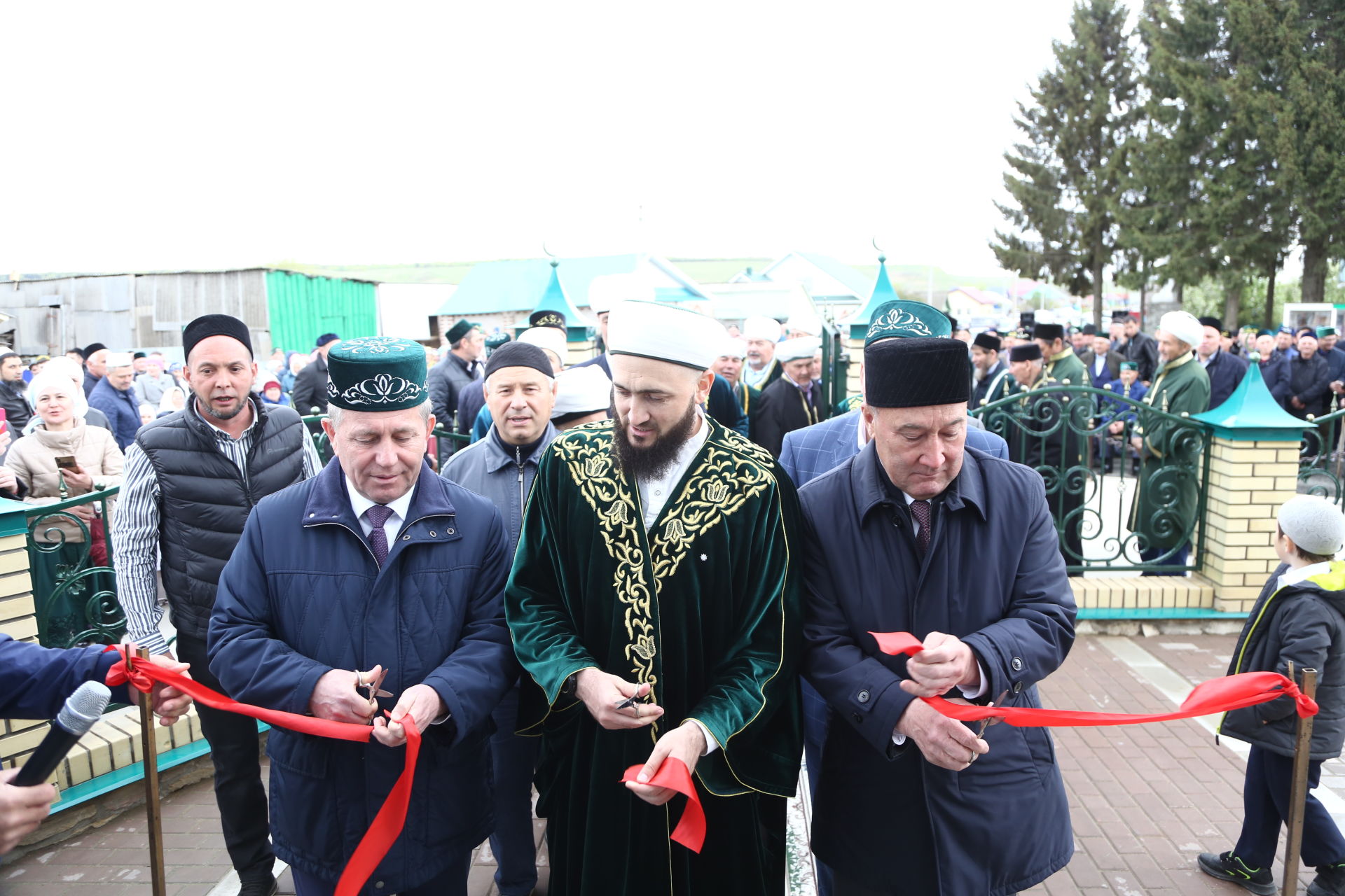 Жителям Нижних Яков подарили новую мечеть