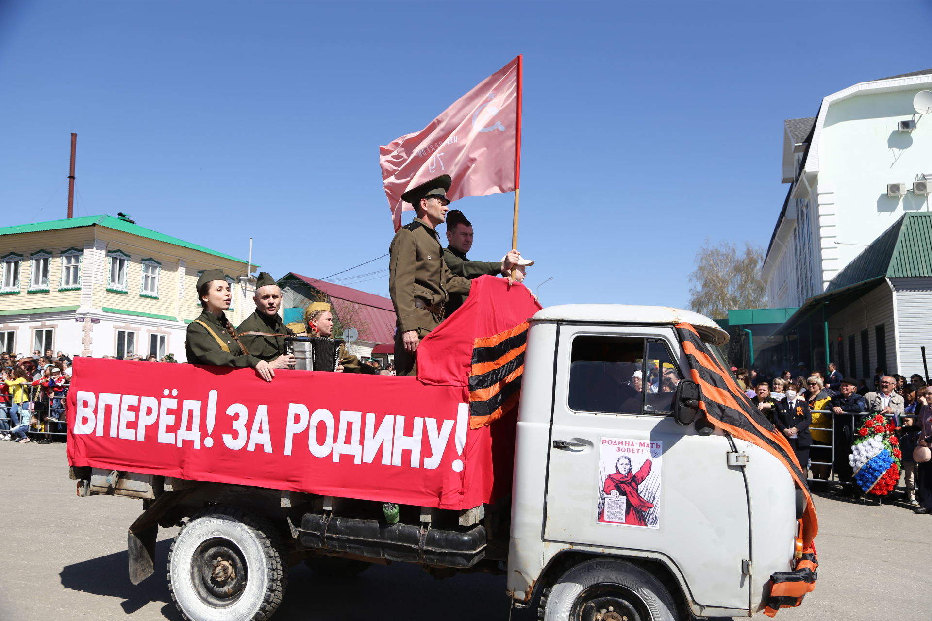 В Мамадыше отпраздновали День Победы-2022: шествие колонн. Часть 2