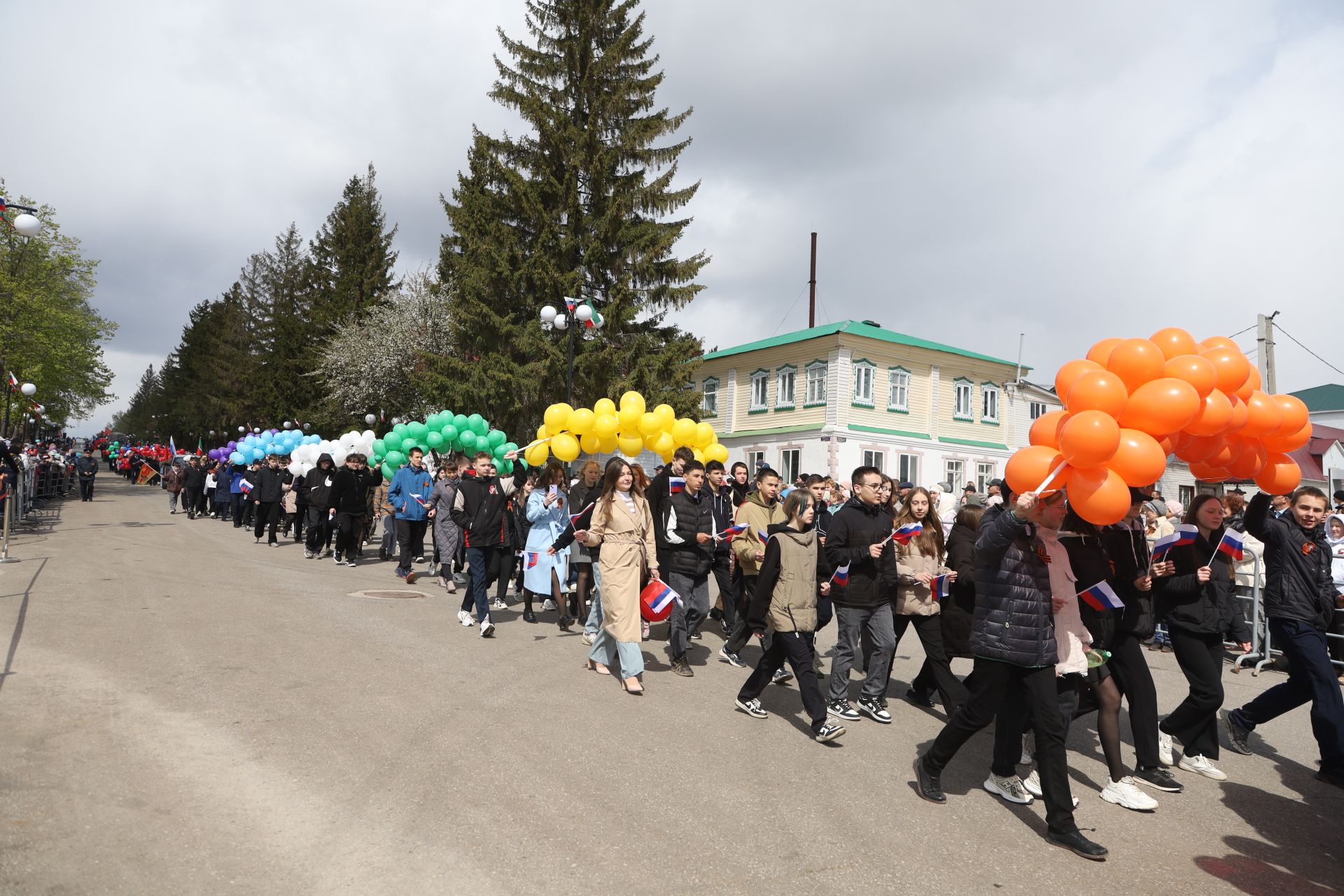 В Мамадыше отпраздновали День Победы-2024: шествие колонн. Часть 1