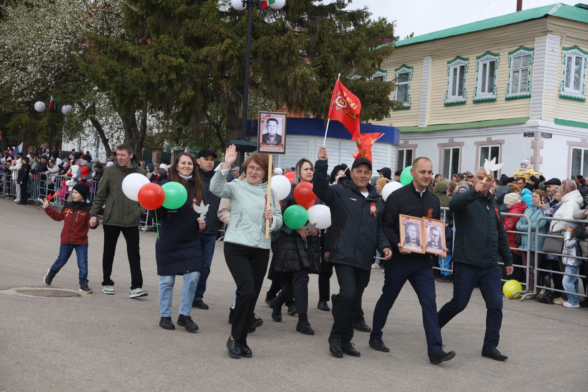 В Мамадыше отпраздновали День Победы-2024: шествие колонн. Часть 1