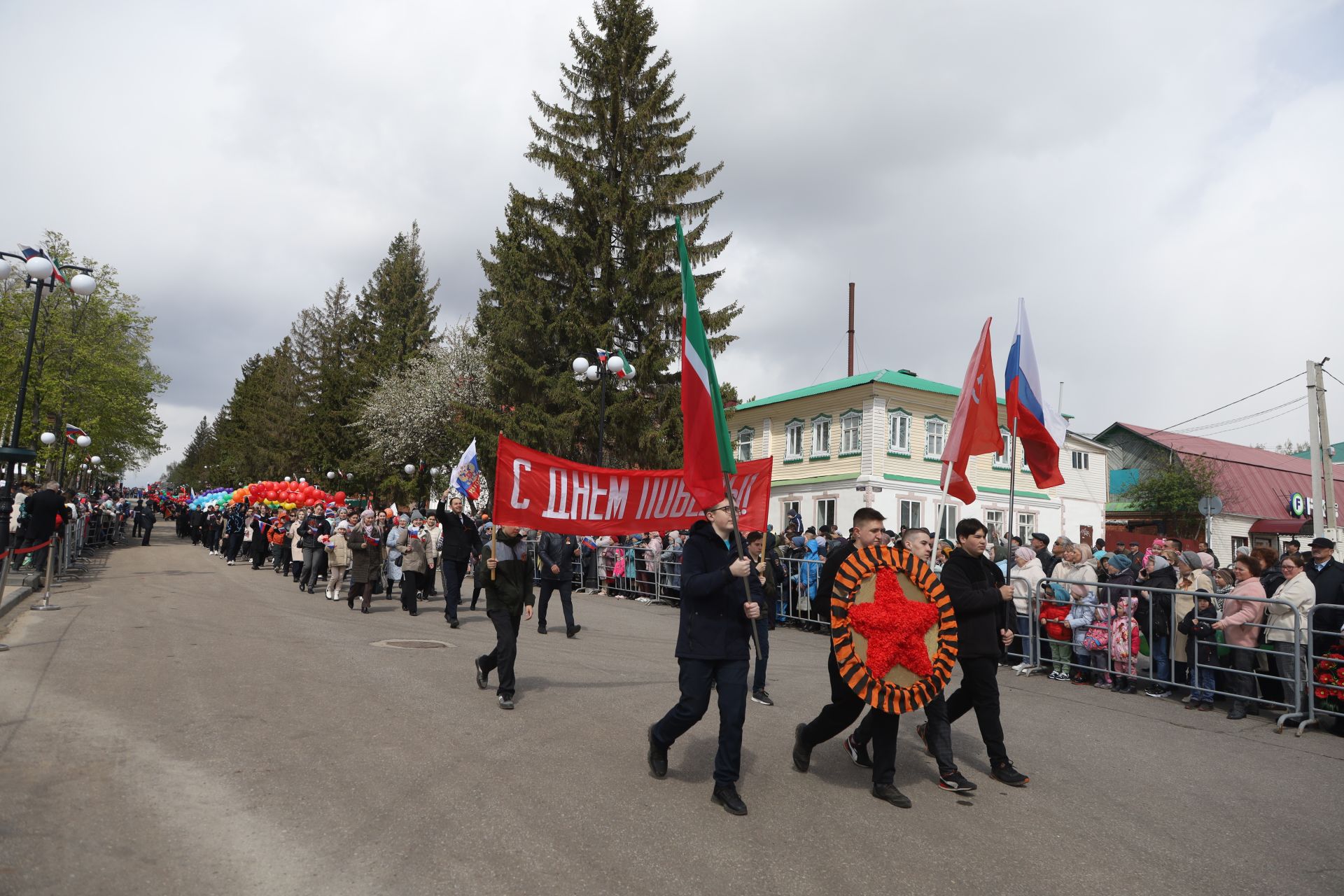 В Мамадыше отпраздновали День Победы-2024: шествие колонн. Часть 1