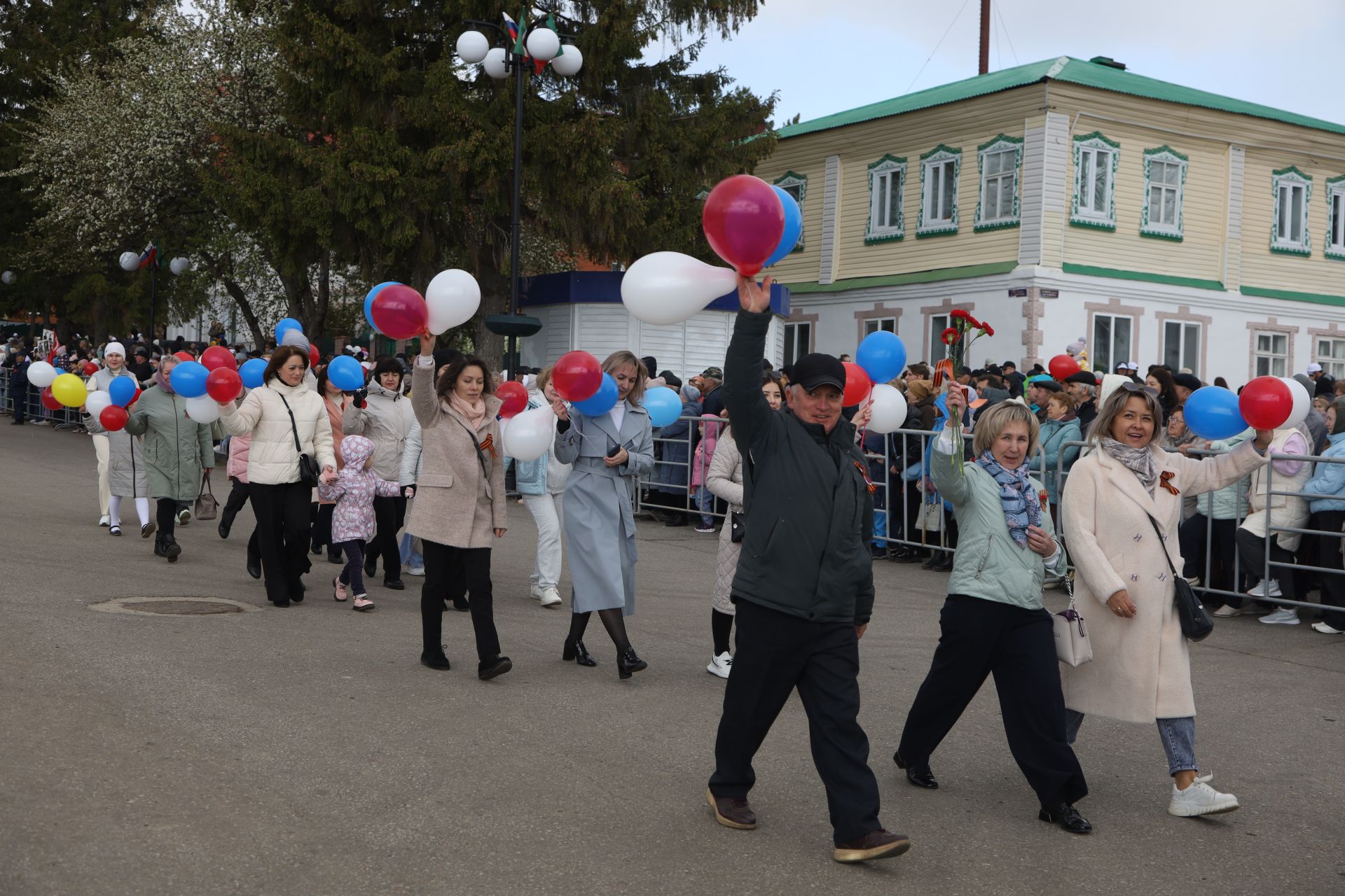 В Мамадыше отпраздновали День Победы-2024: шествие колонн. Часть 2