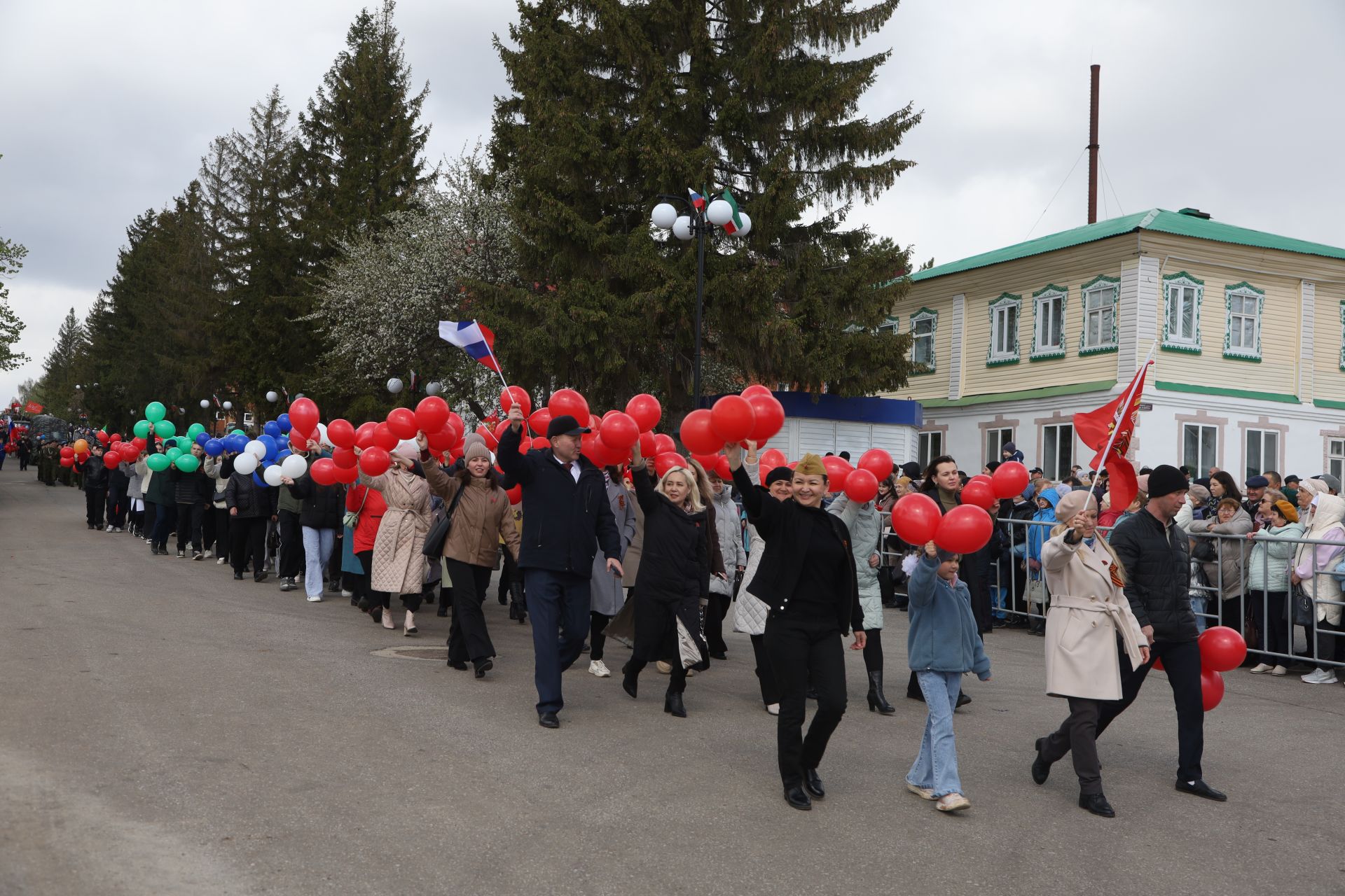 В Мамадыше отпраздновали День Победы-2024: шествие колонн. Часть 1