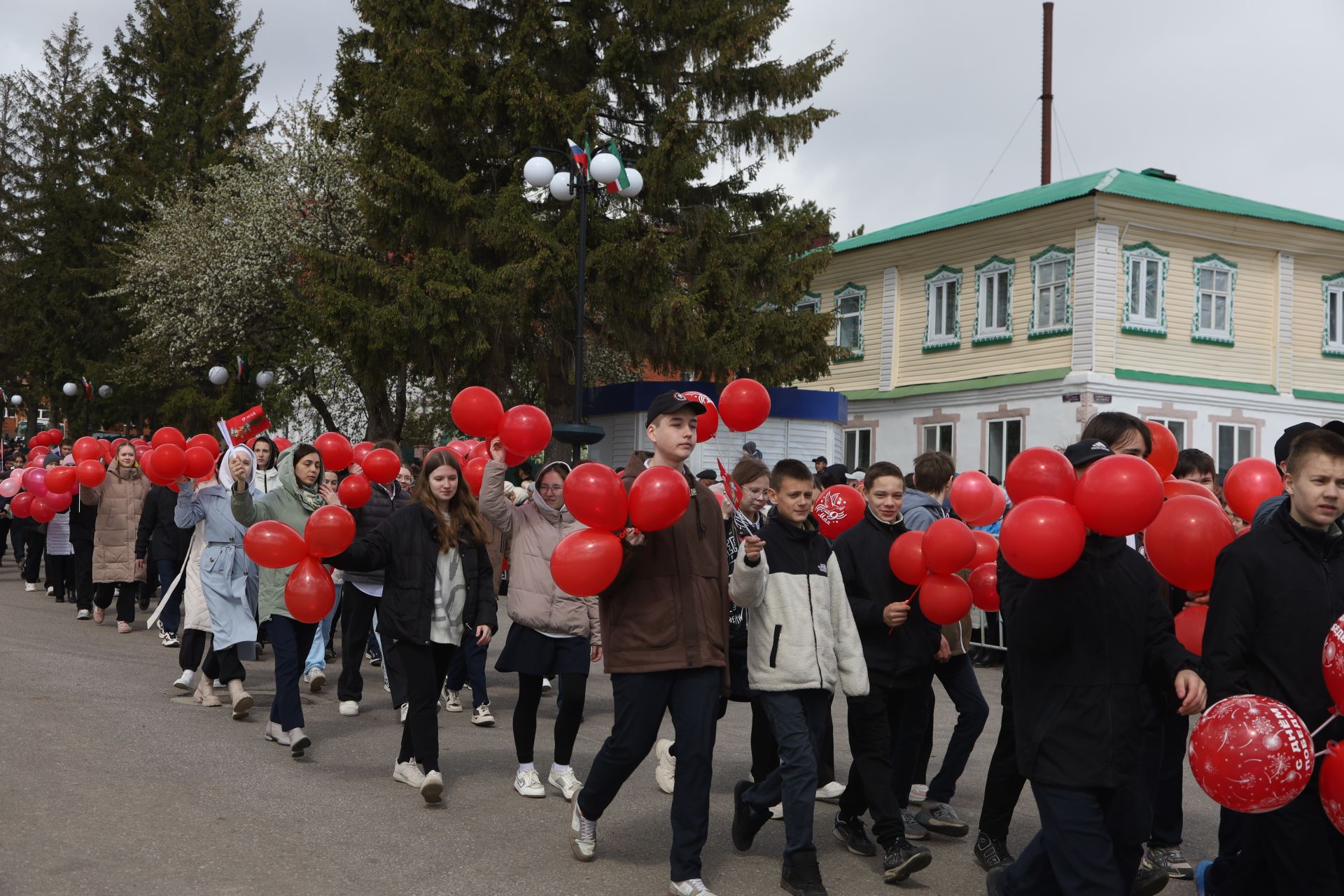 В Мамадыше отпраздновали День Победы-2024: шествие колонн. Часть 1