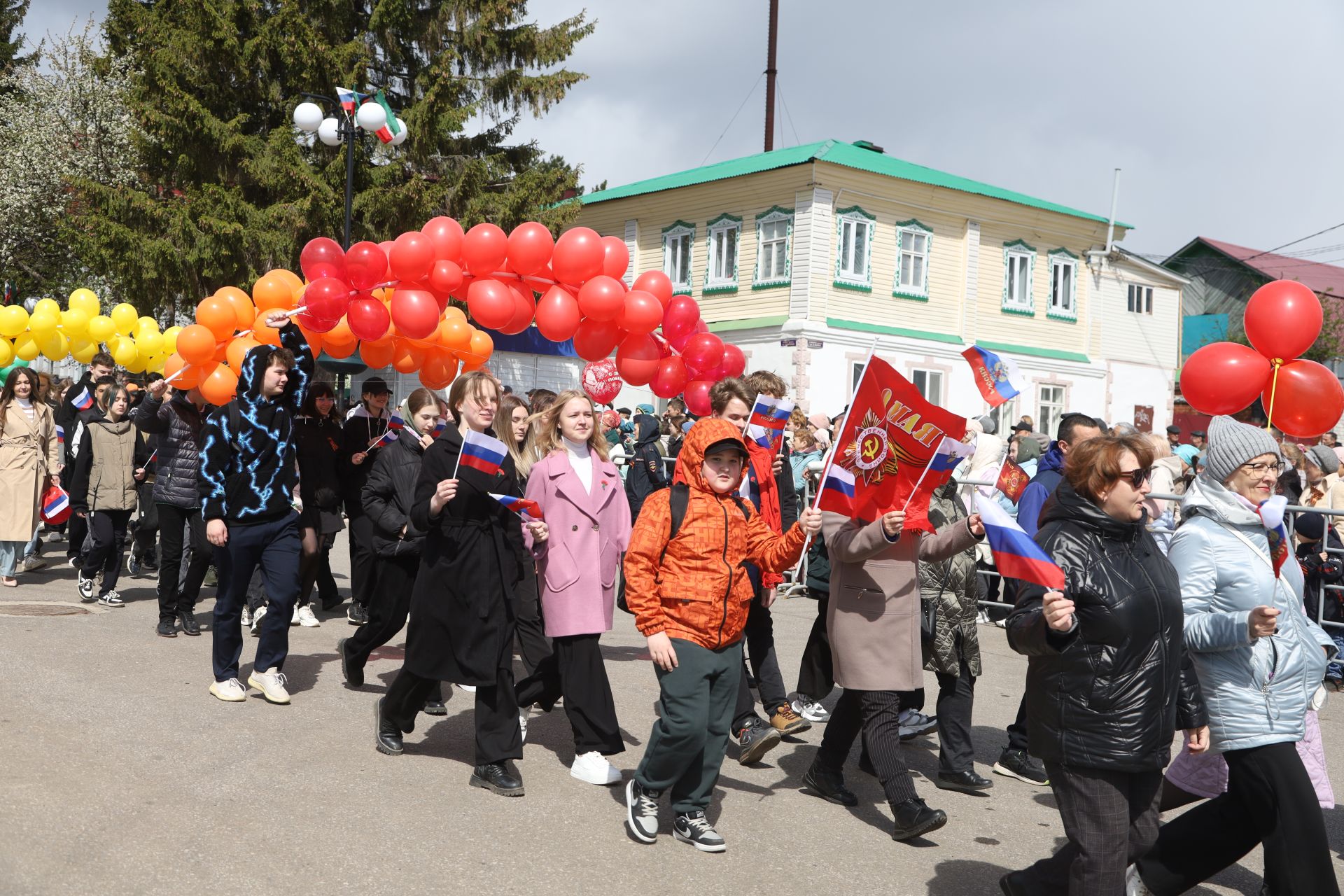 В Мамадыше отпраздновали День Победы-2024: шествие колонн. Часть 1