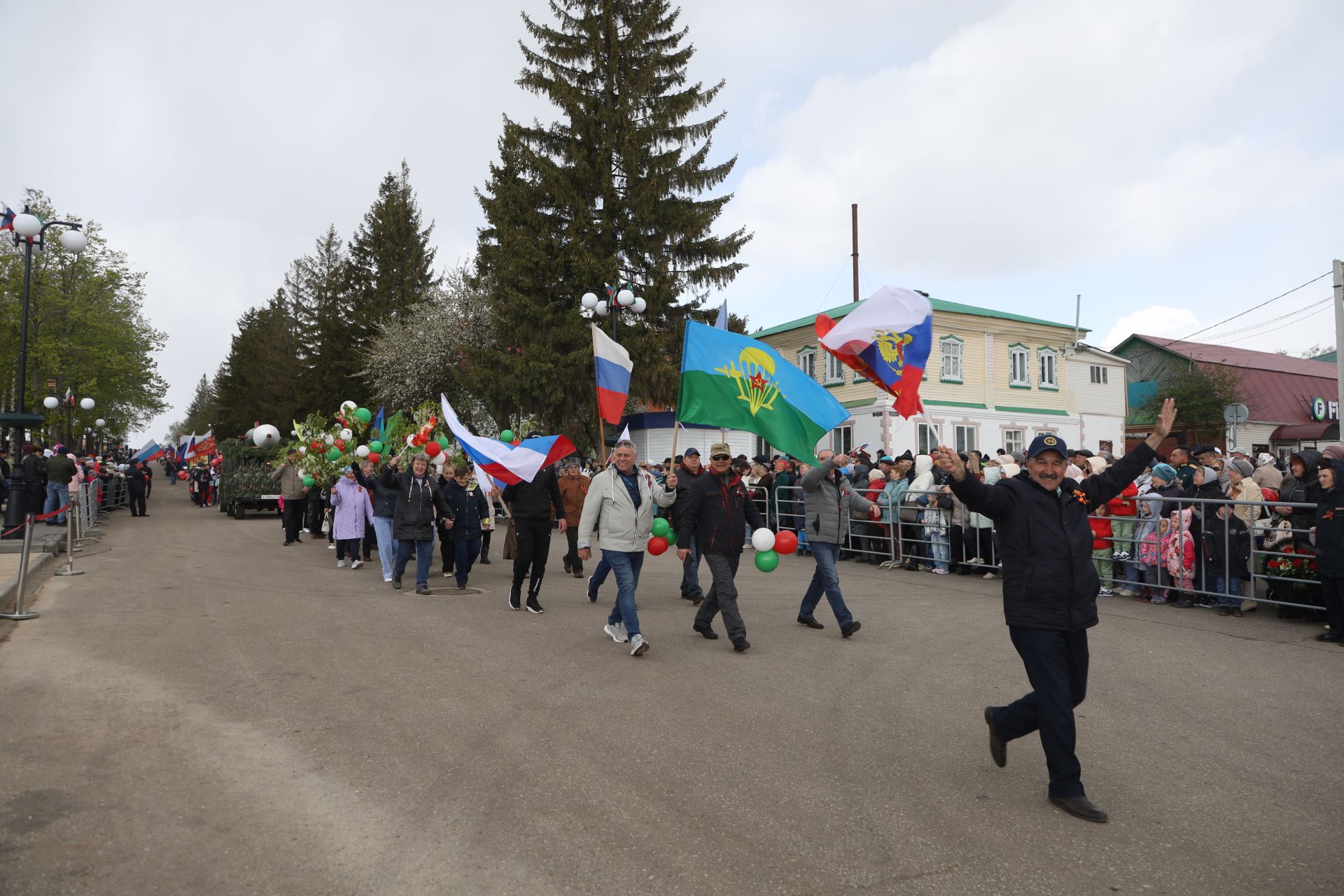 В Мамадыше отпраздновали День Победы-2024: шествие колонн. Часть 2