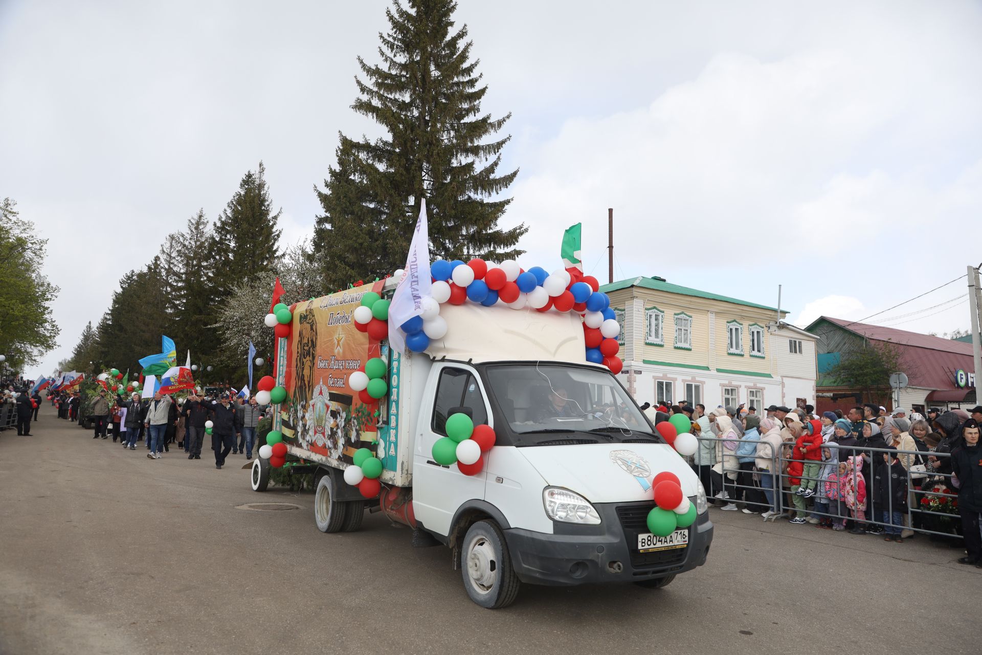 В Мамадыше отпраздновали День Победы-2024: шествие колонн. Часть 2