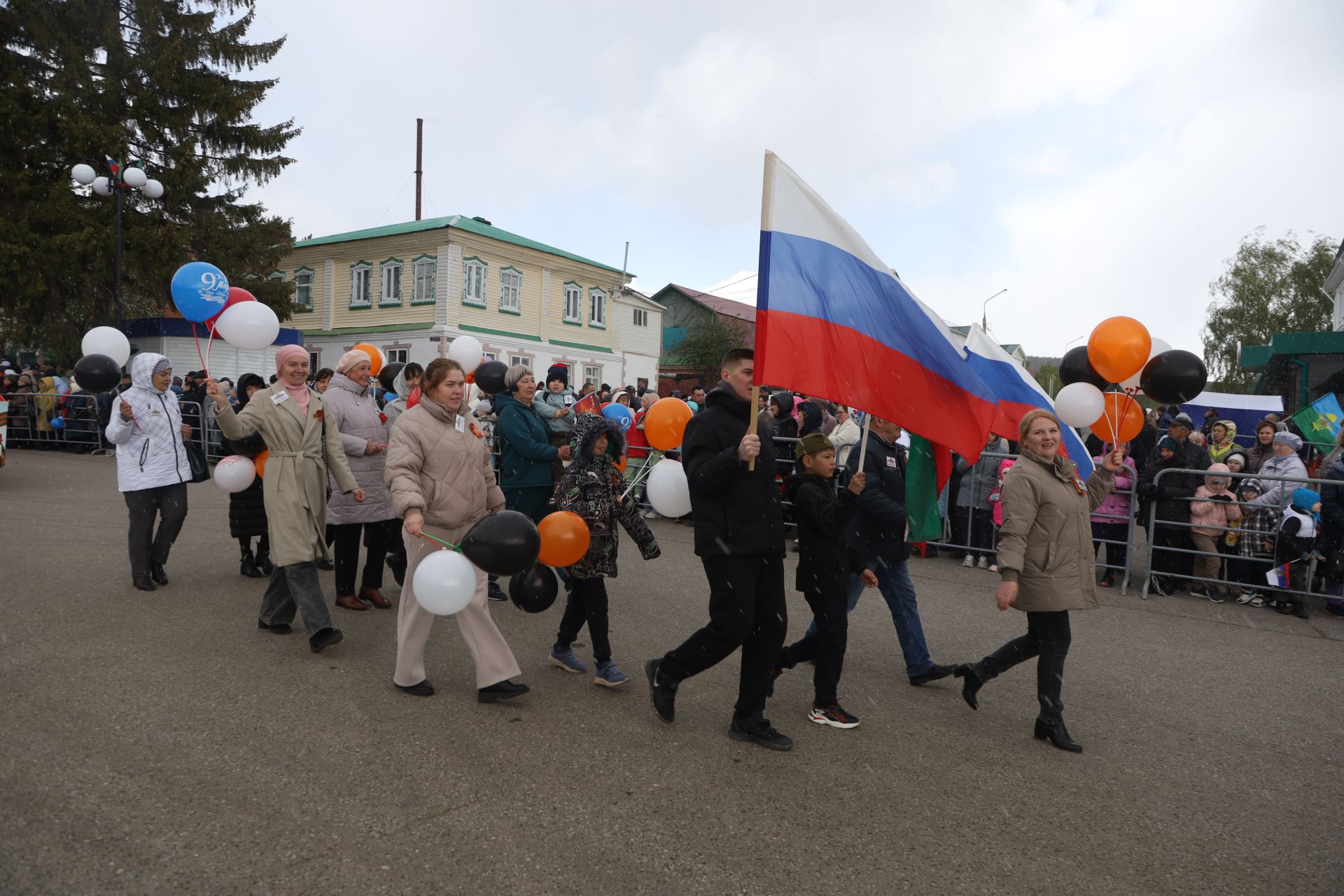 В Мамадыше отпраздновали День Победы-2024: шествие колонн. Часть 2