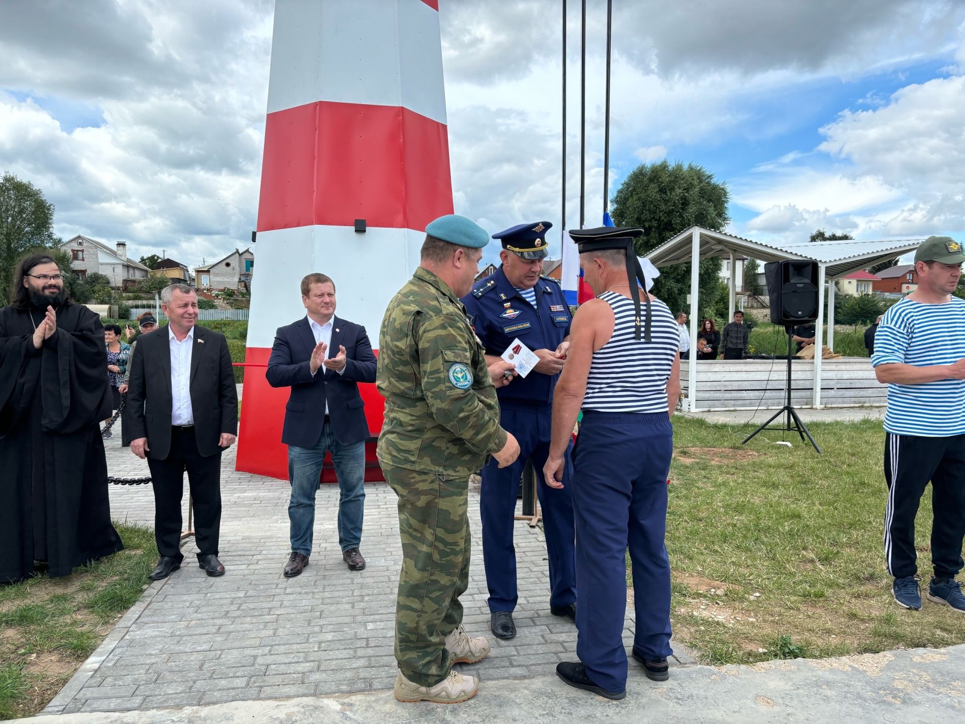 В Мамадыше открыли памятник морякам военно-морского флота, морской и речной флотилии РФ