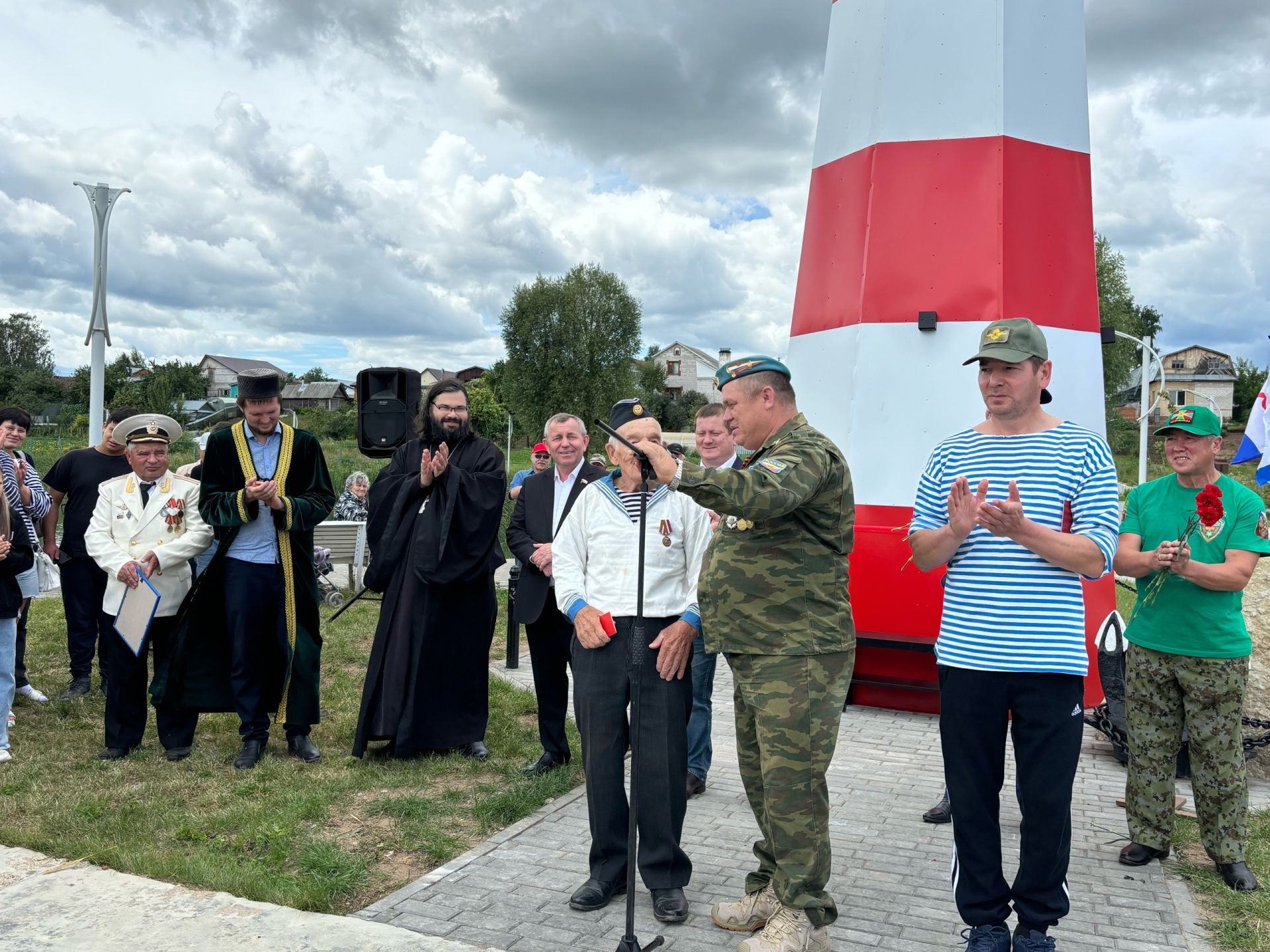 В Мамадыше открыли памятник морякам военно-морского флота, морской и речной флотилии РФ